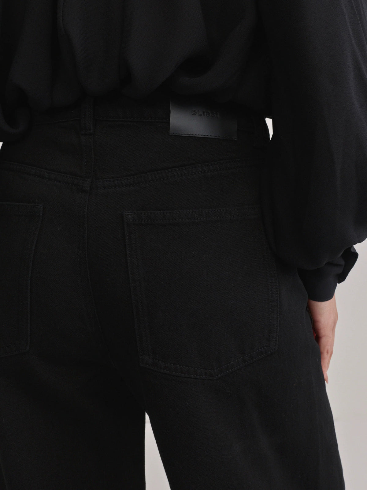LEO BOUTIQUE Miro Barrel Leg 28" Jean | Black DL 1961 