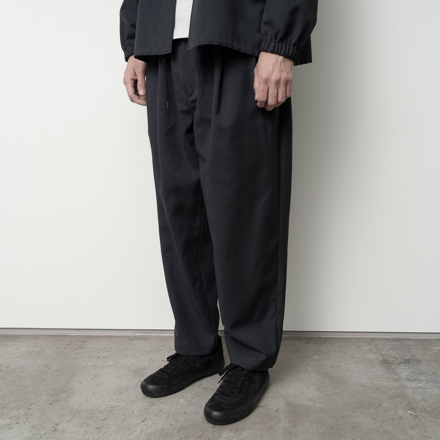 STILL BY HAND Relaxed 2 Tuck Pants | Charcoal LEO BOUTIQUE