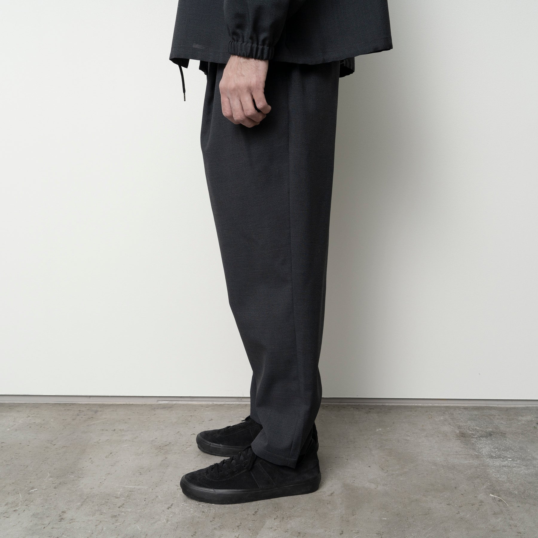 STILL BY HAND Relaxed 2 Tuck Pants | Charcoal LEO BOUTIQUE