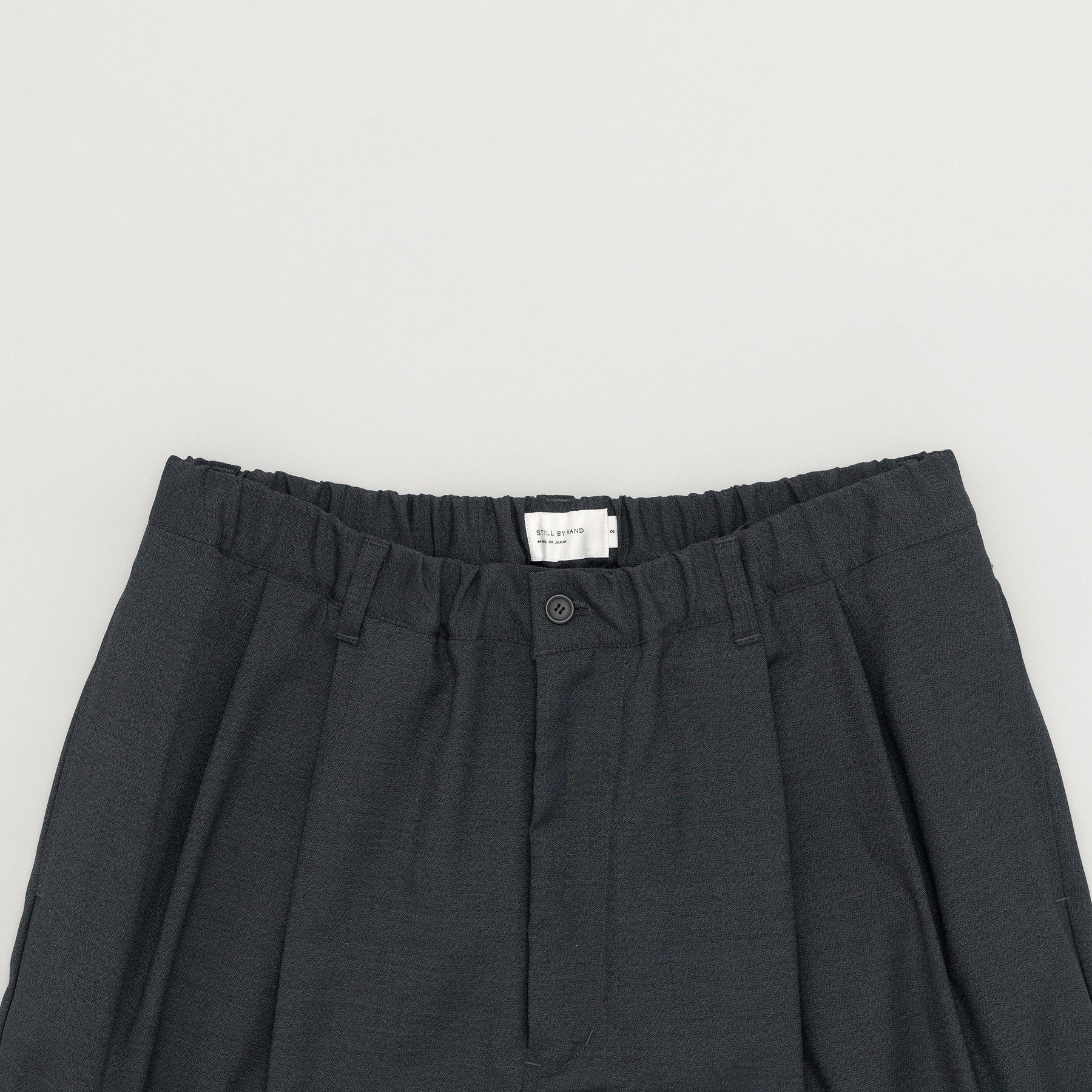 STILL BY HAND Relaxed 2 Tuck Pants | Charcoal LEO BOUTIQUE