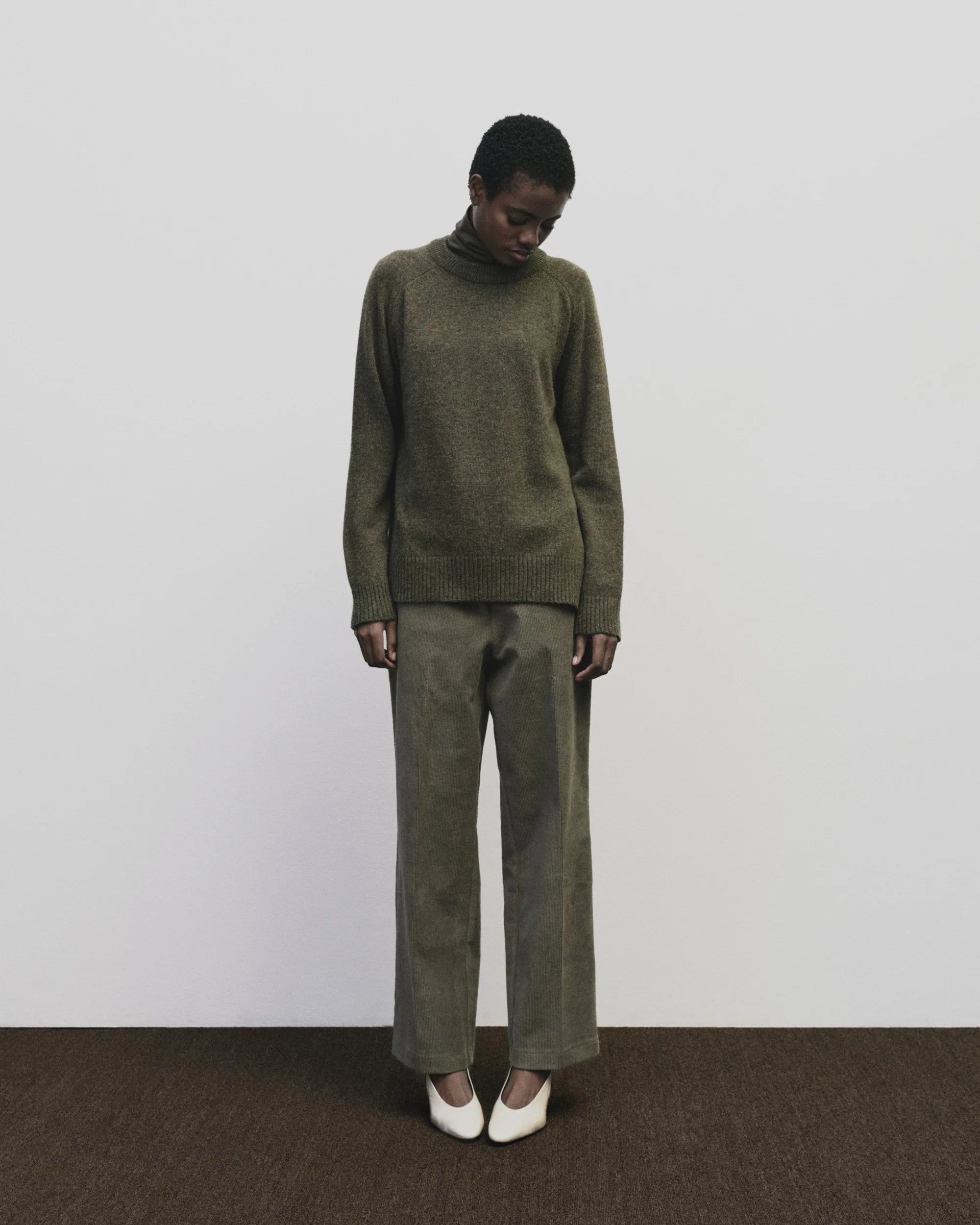 LEO BOUTIQUE Stretch Corduroy Pants | Light Olive MIJEONG PARK 