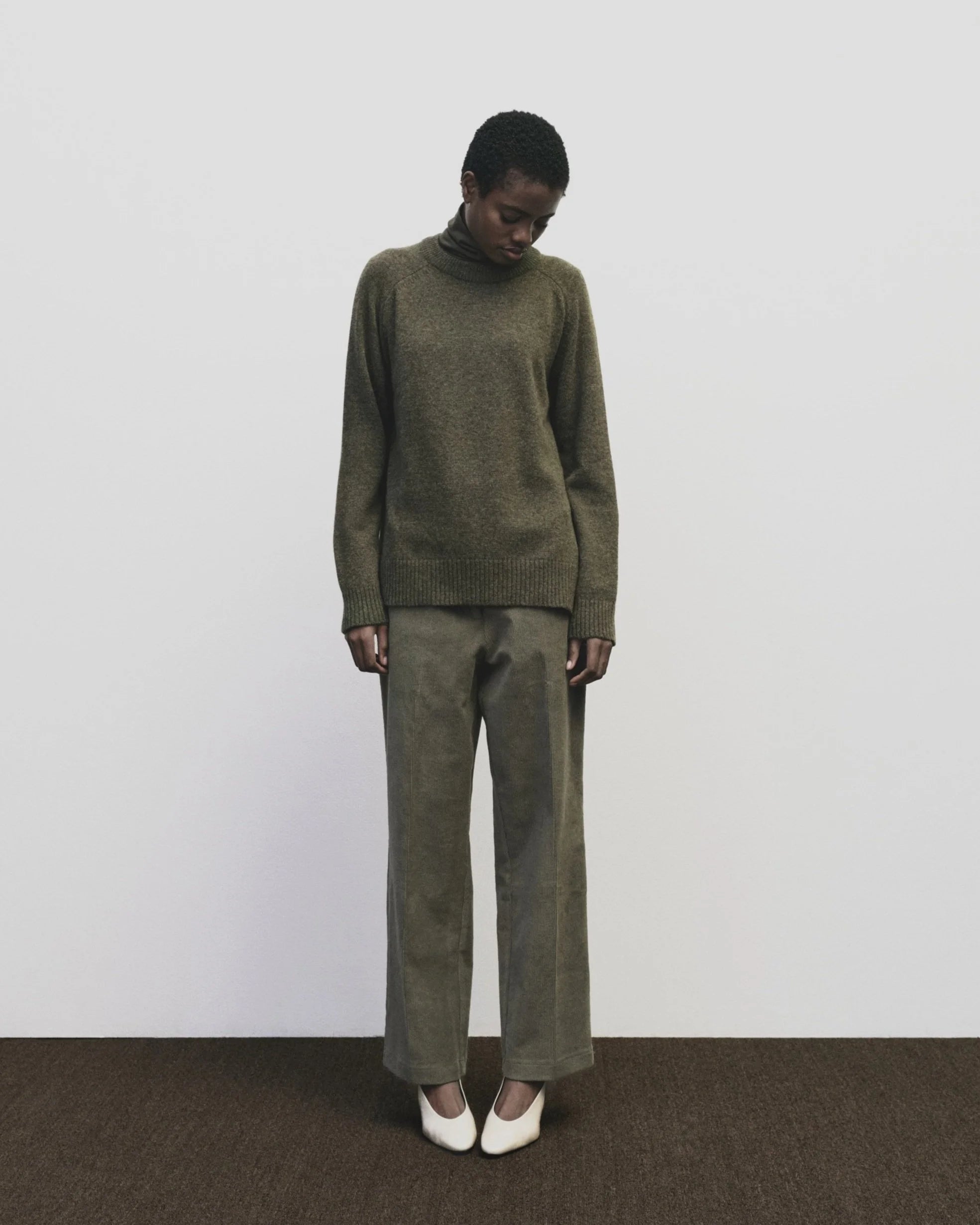 LEO BOUTIQUE Cashmere Blend Crew Neck Knit | Olive MIJEONG PARK 