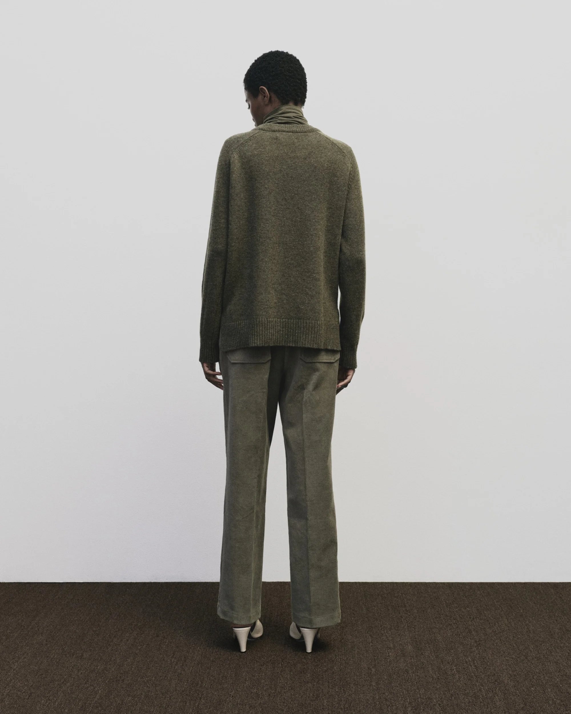 LEO BOUTIQUE Cashmere Blend Crew Neck Knit | Olive MIJEONG PARK 