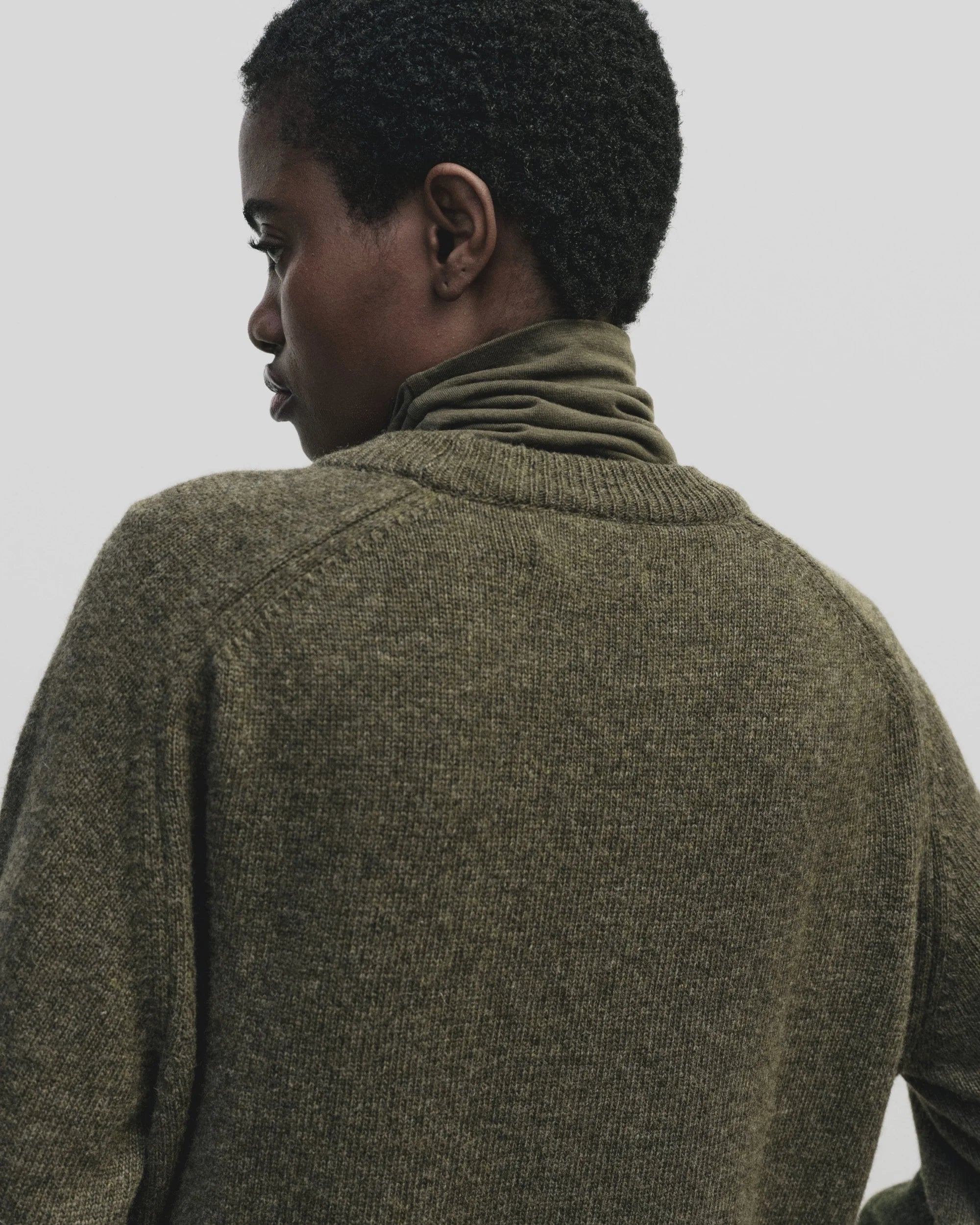 LEO BOUTIQUE Cashmere Blend Crew Neck Knit | Olive MIJEONG PARK 