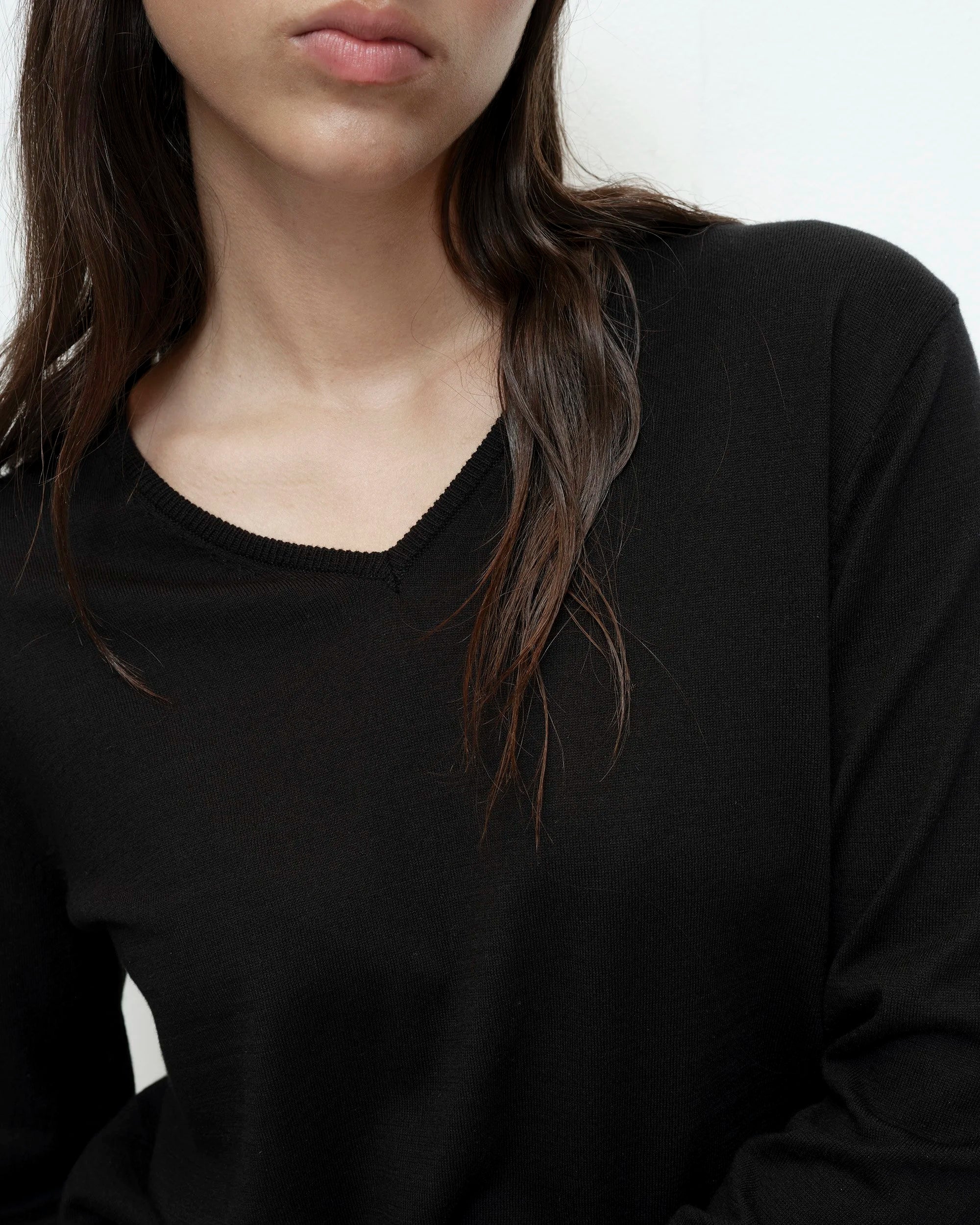 LEO BOUTIQUE Cotton Blend V-Neck Knit Top | Black MIJEONG PARK 
