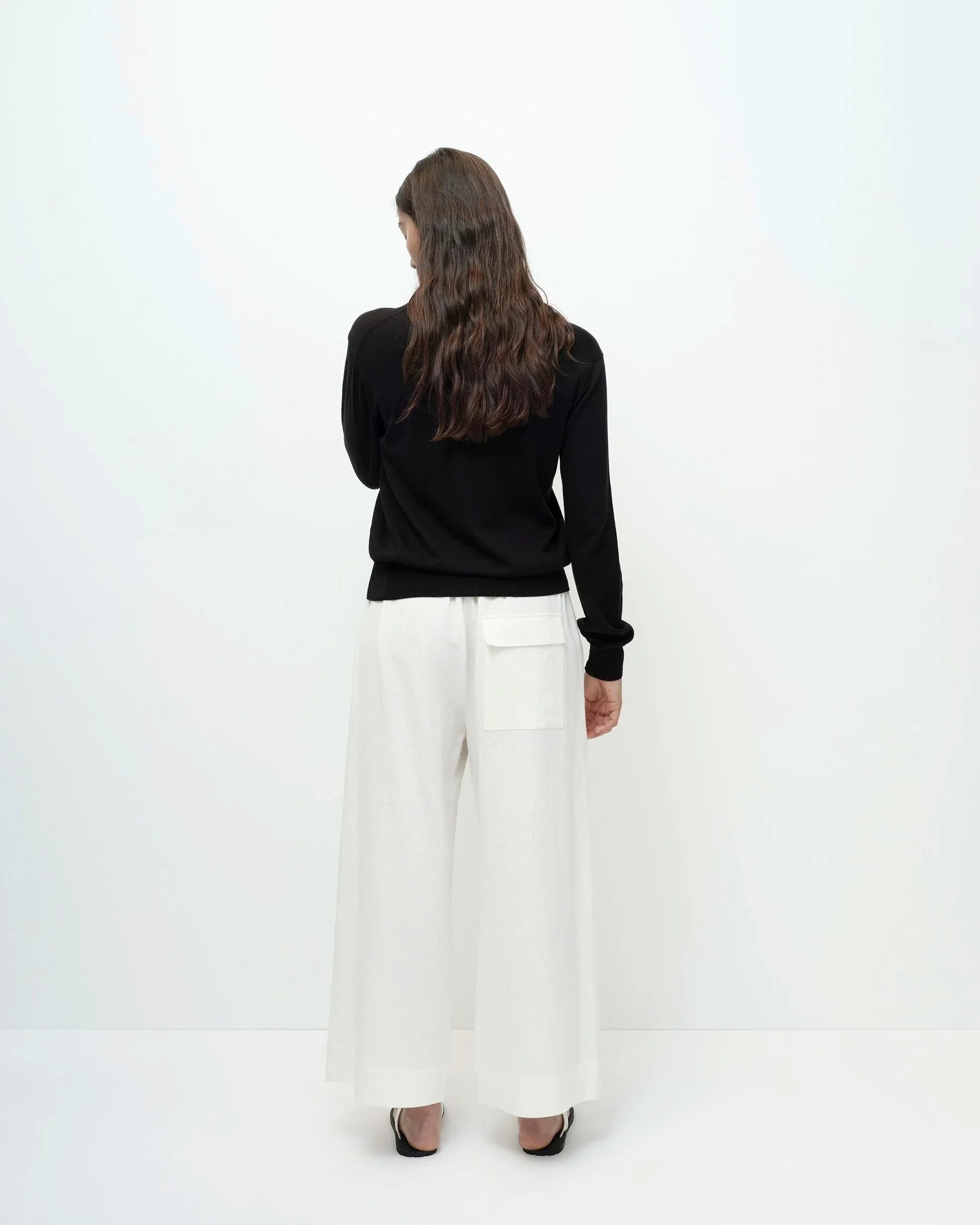 LEO BOUTIQUE Cotton Blend V-Neck Knit Top | Black MIJEONG PARK 