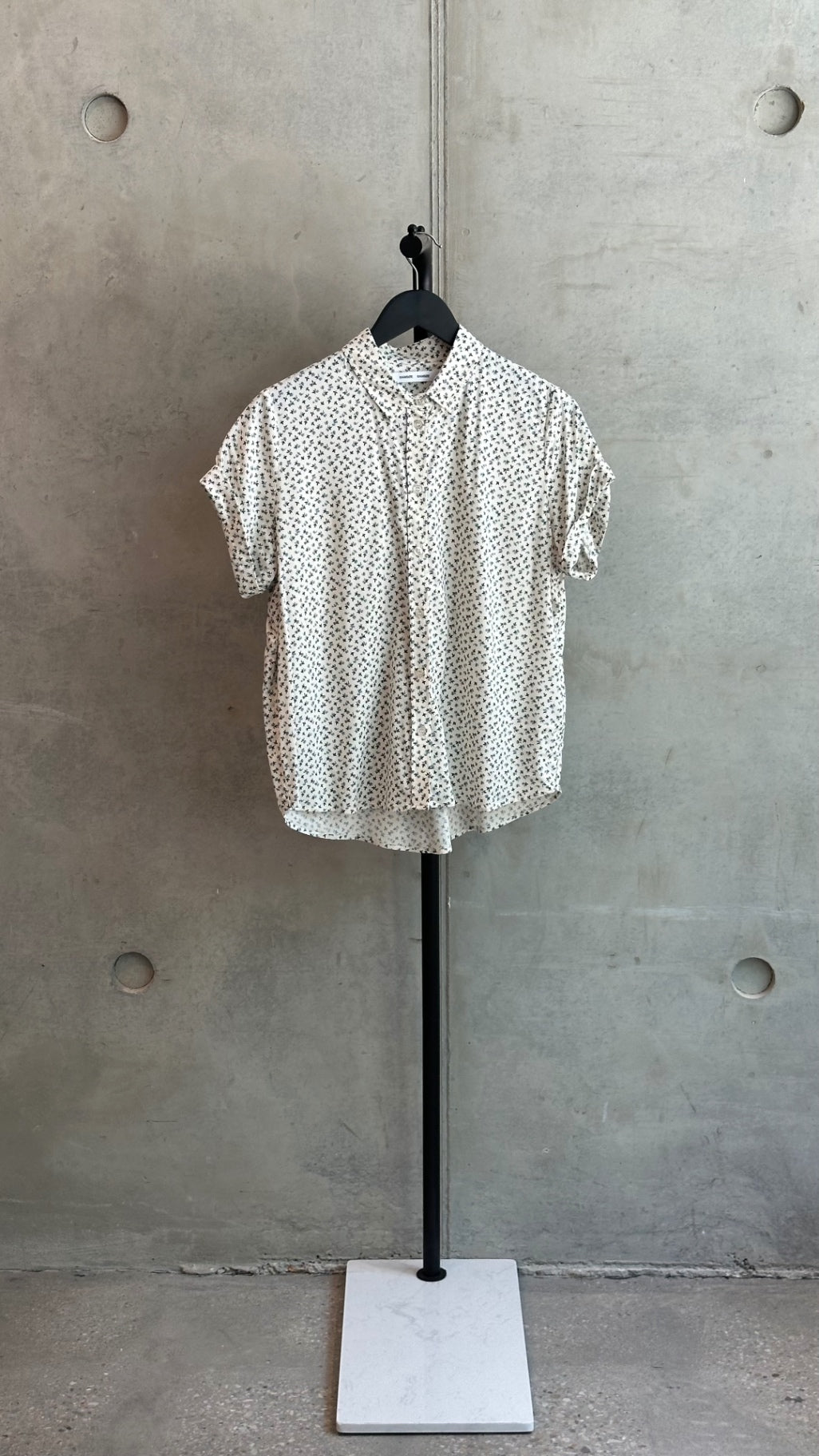 LEO RELOVED SAMSØE SAMSØE S White with navy blue floral pattern