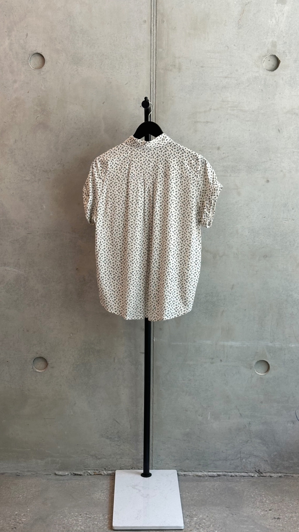 LEO RELOVED SAMSØE SAMSØE S White with navy blue floral pattern