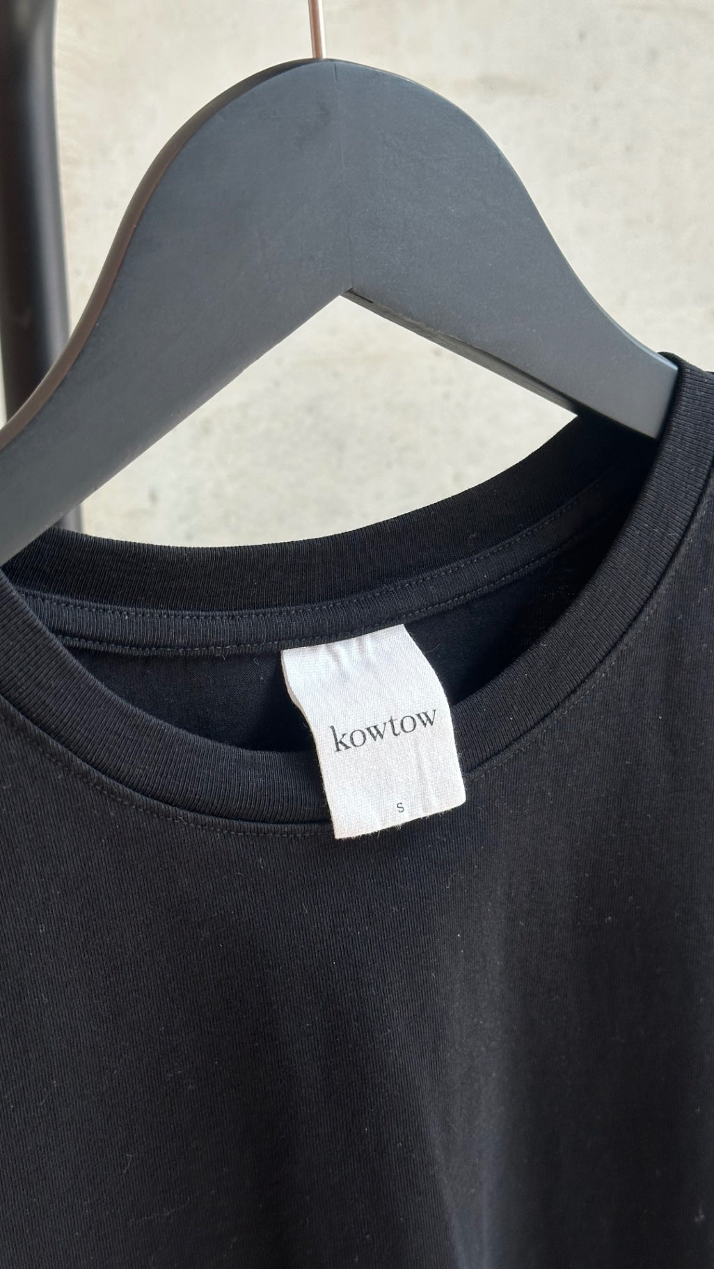 LEO RELOVED S Black L/S Kowtow