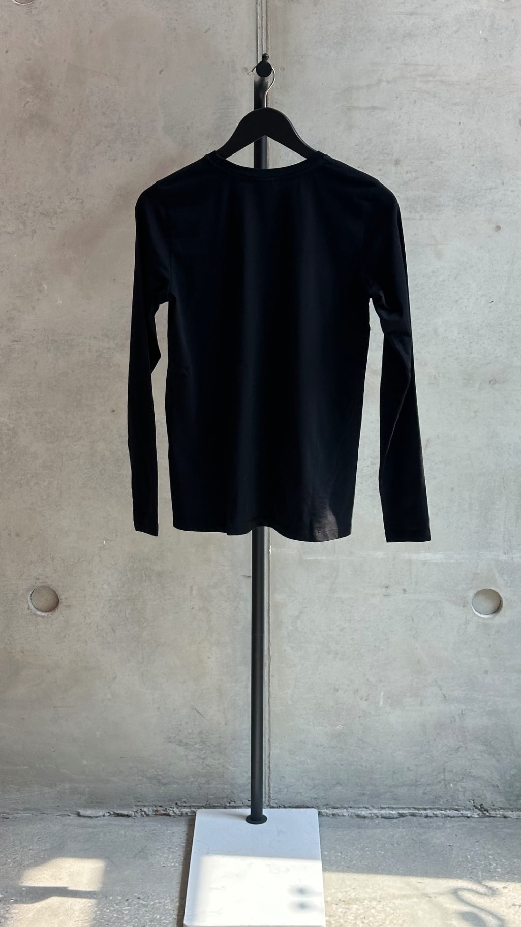 LEO RELOVED S Black L/S Kowtow