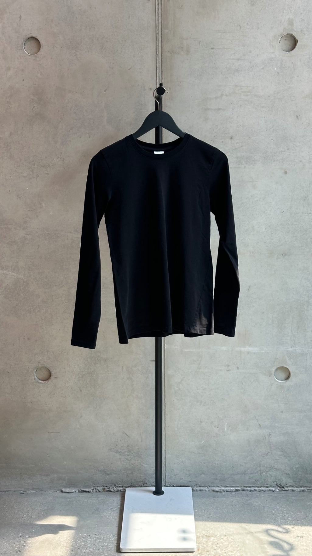 LEO RELOVED S Black L/S Kowtow