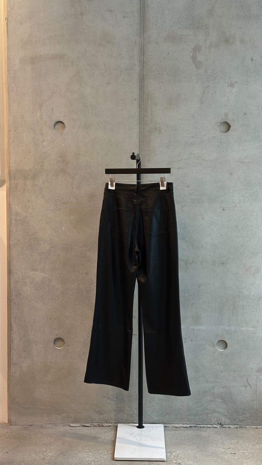 LEO RELOVED 26 Black Lamarque