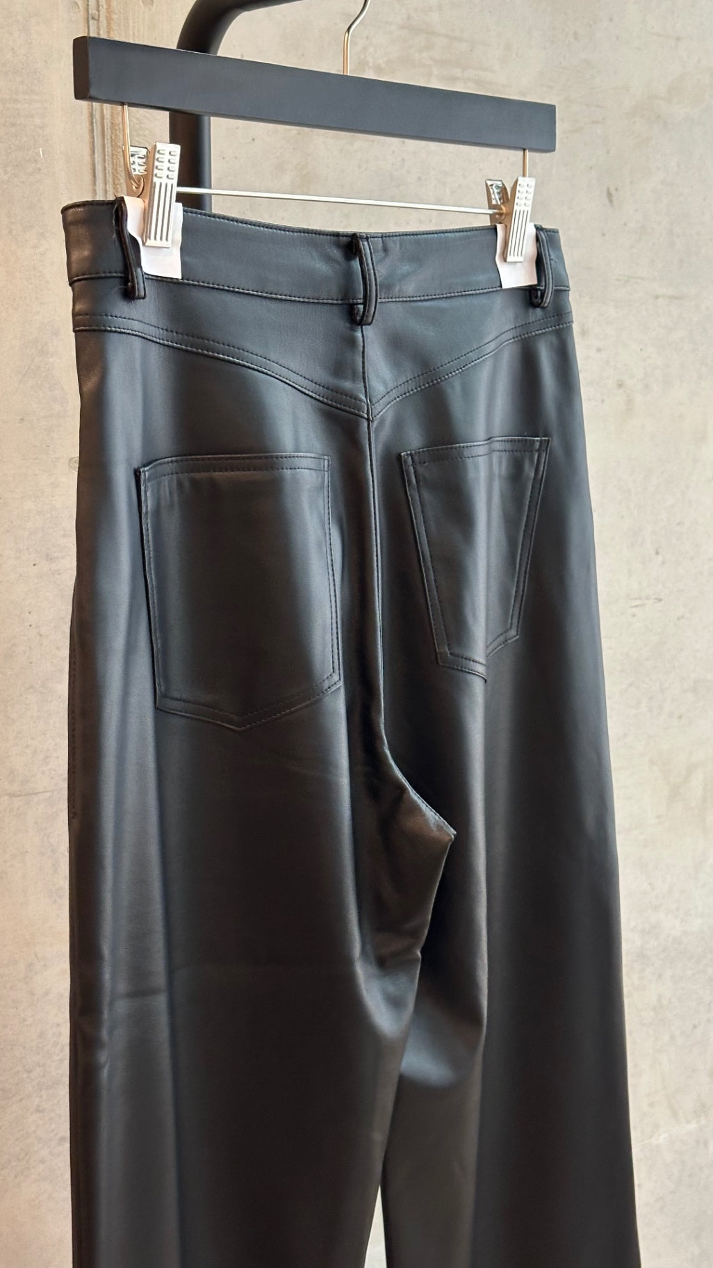 LEO RELOVED 26 Black Lamarque