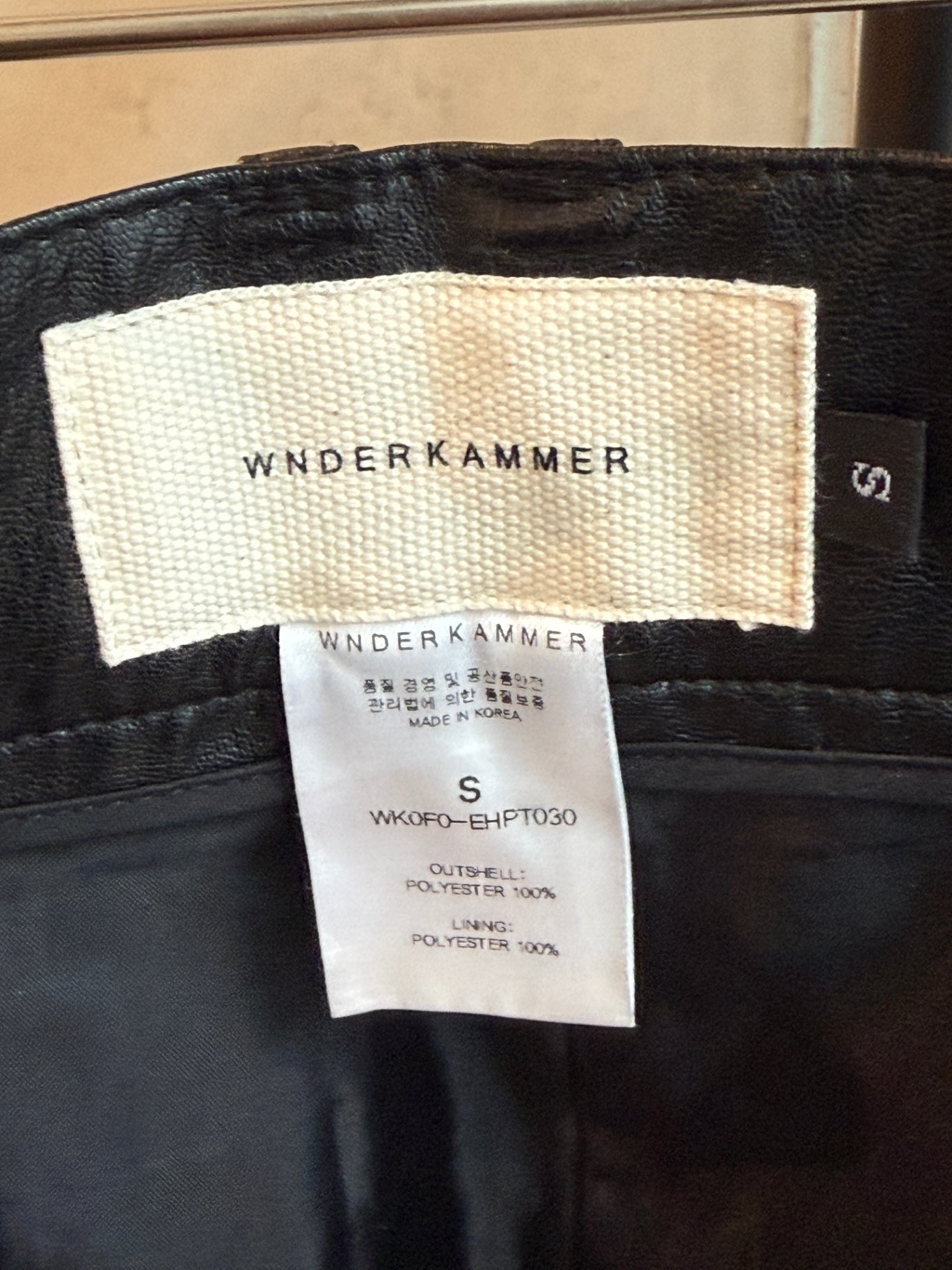 LEO RELOVED S Black WNDERKAMMER
