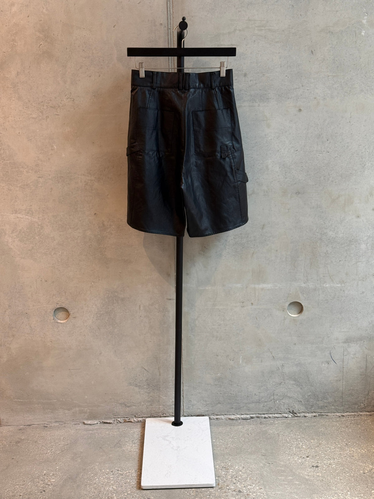 LEO RELOVED S Black WNDERKAMMER