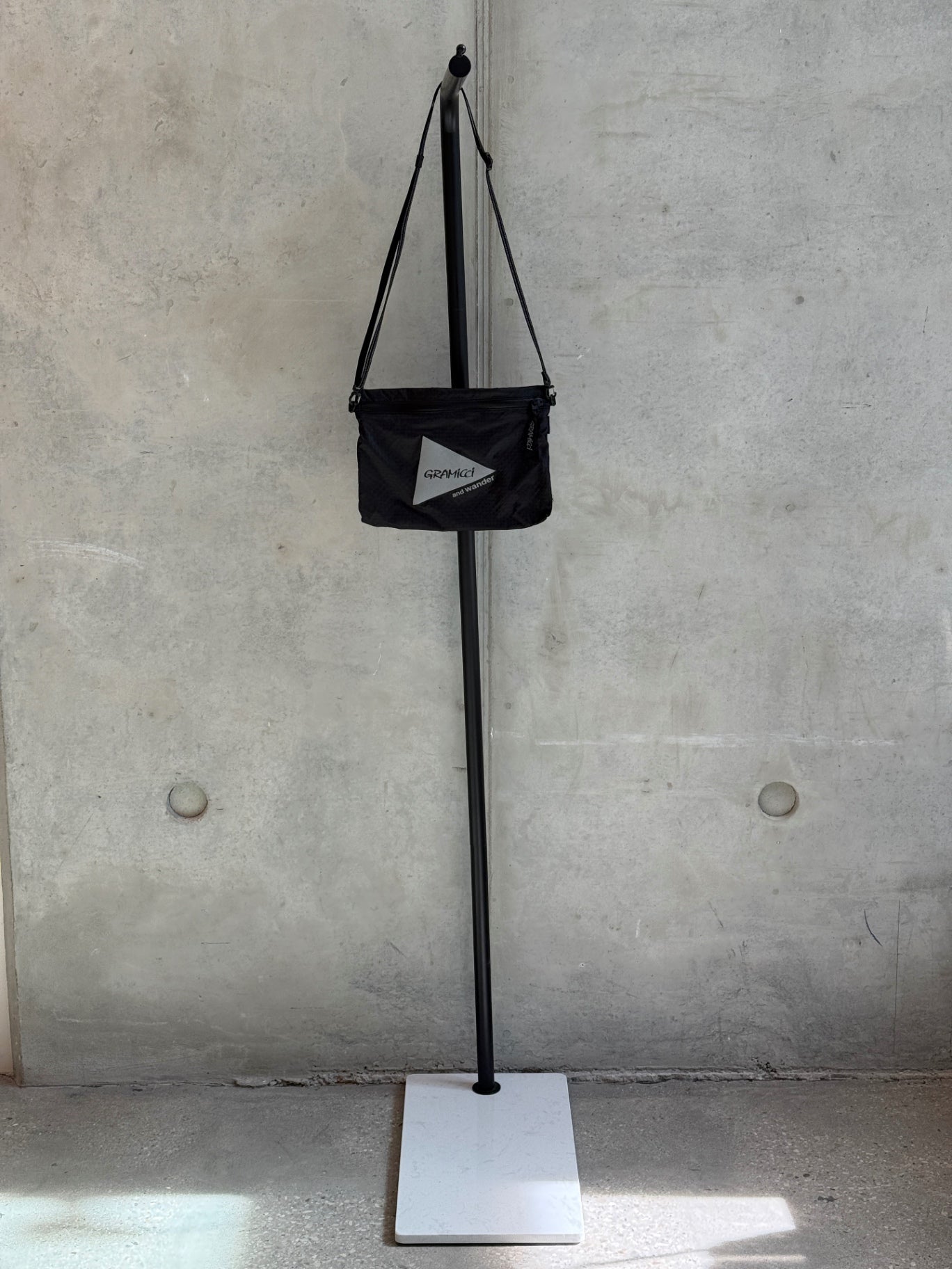 LEO RELOVED O/S Black GRAMiCCI