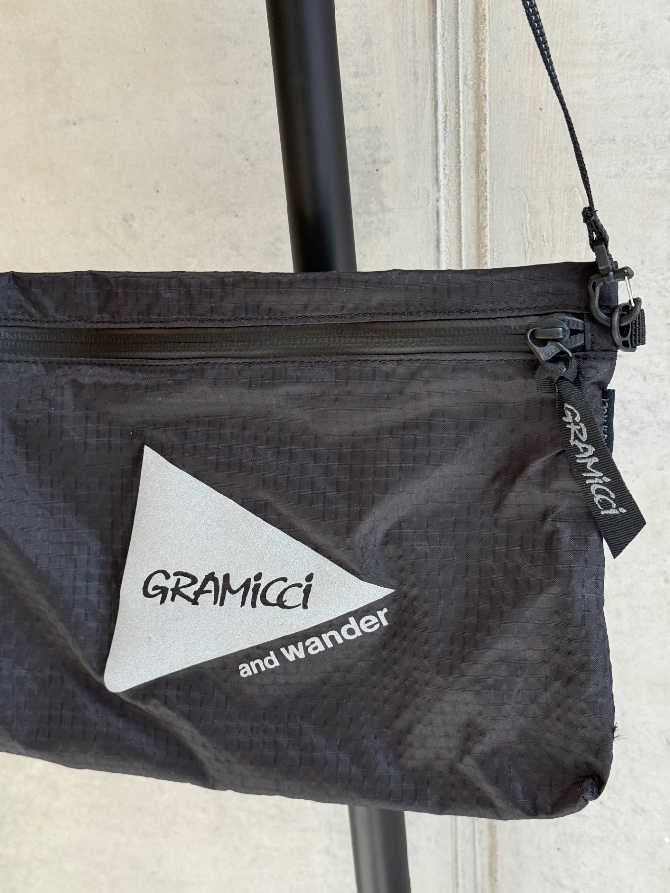 LEO RELOVED O/S Black GRAMiCCI