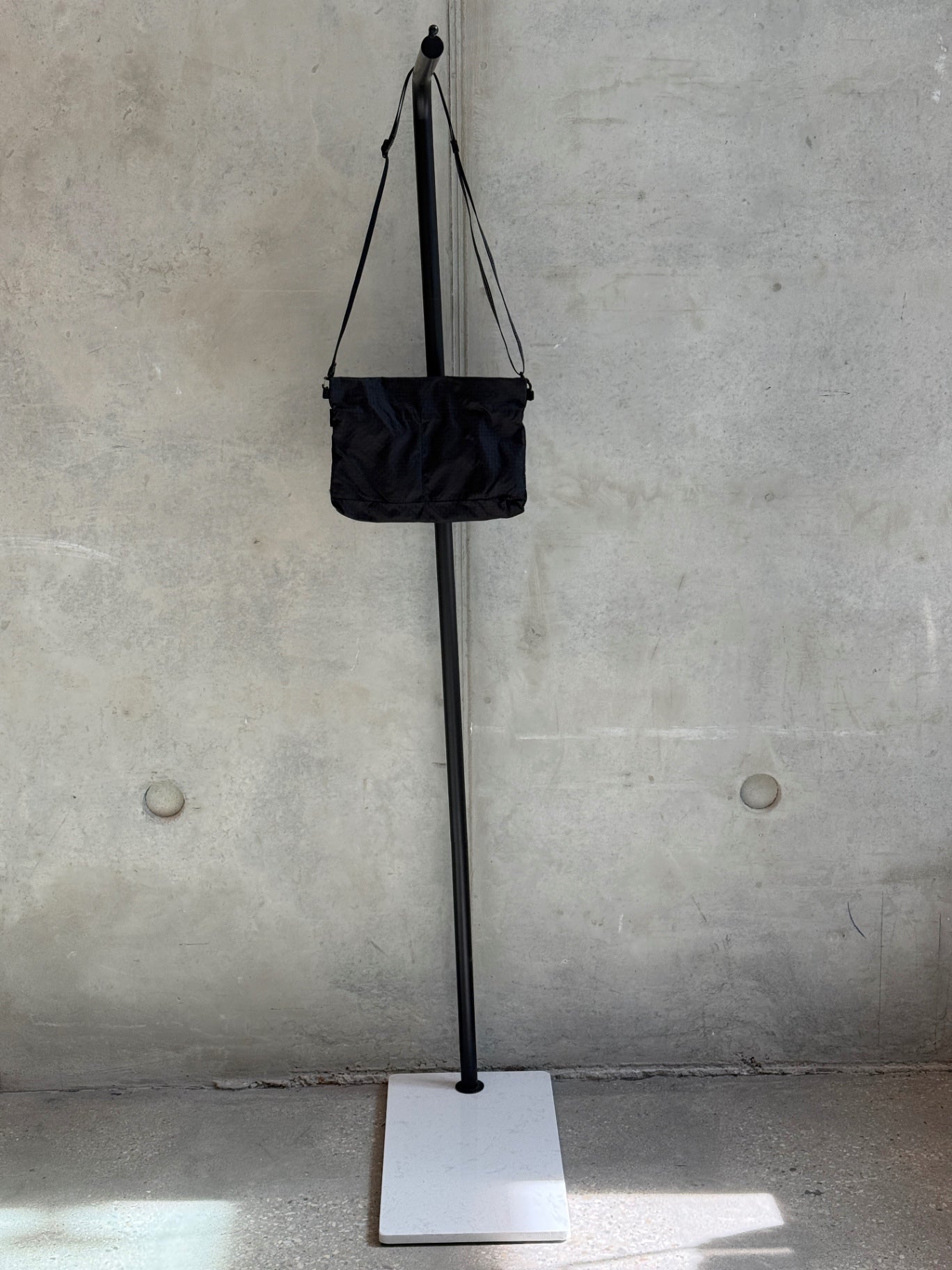 LEO RELOVED O/S Black GRAMiCCI