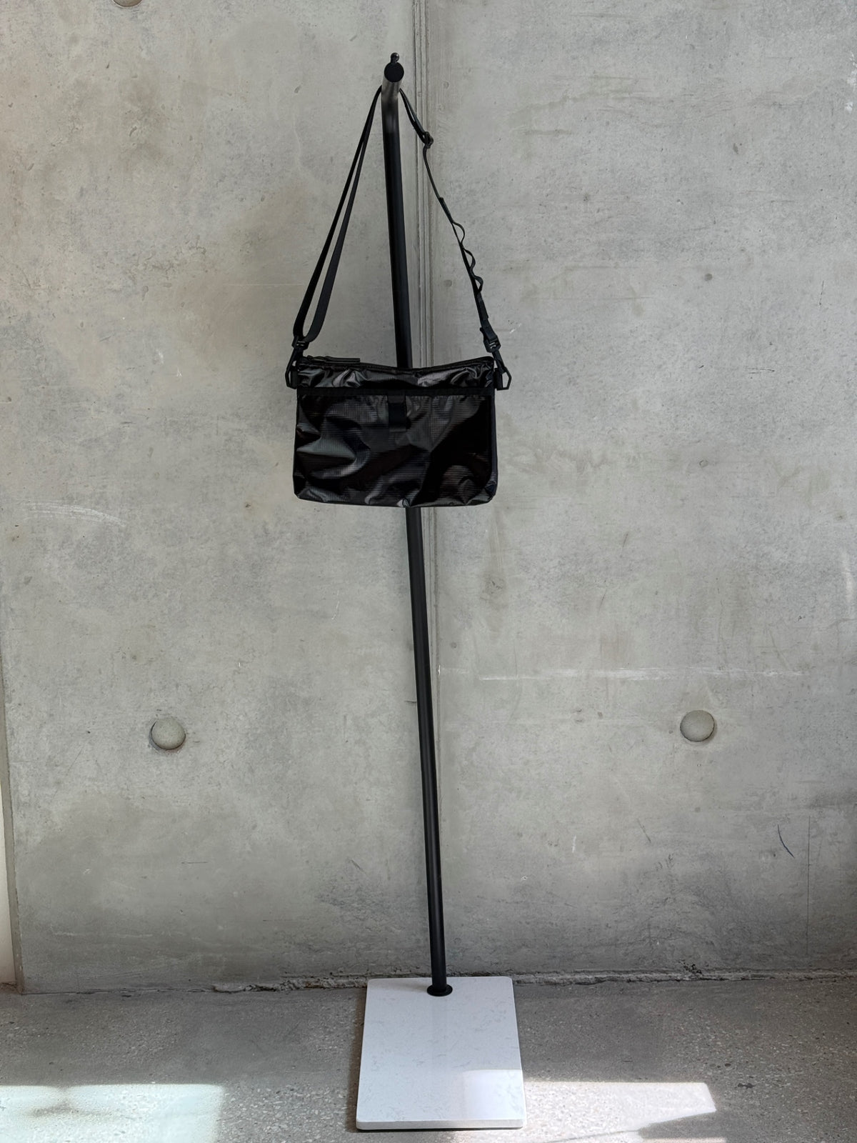 LEO RELOVED O/S Black Rains 