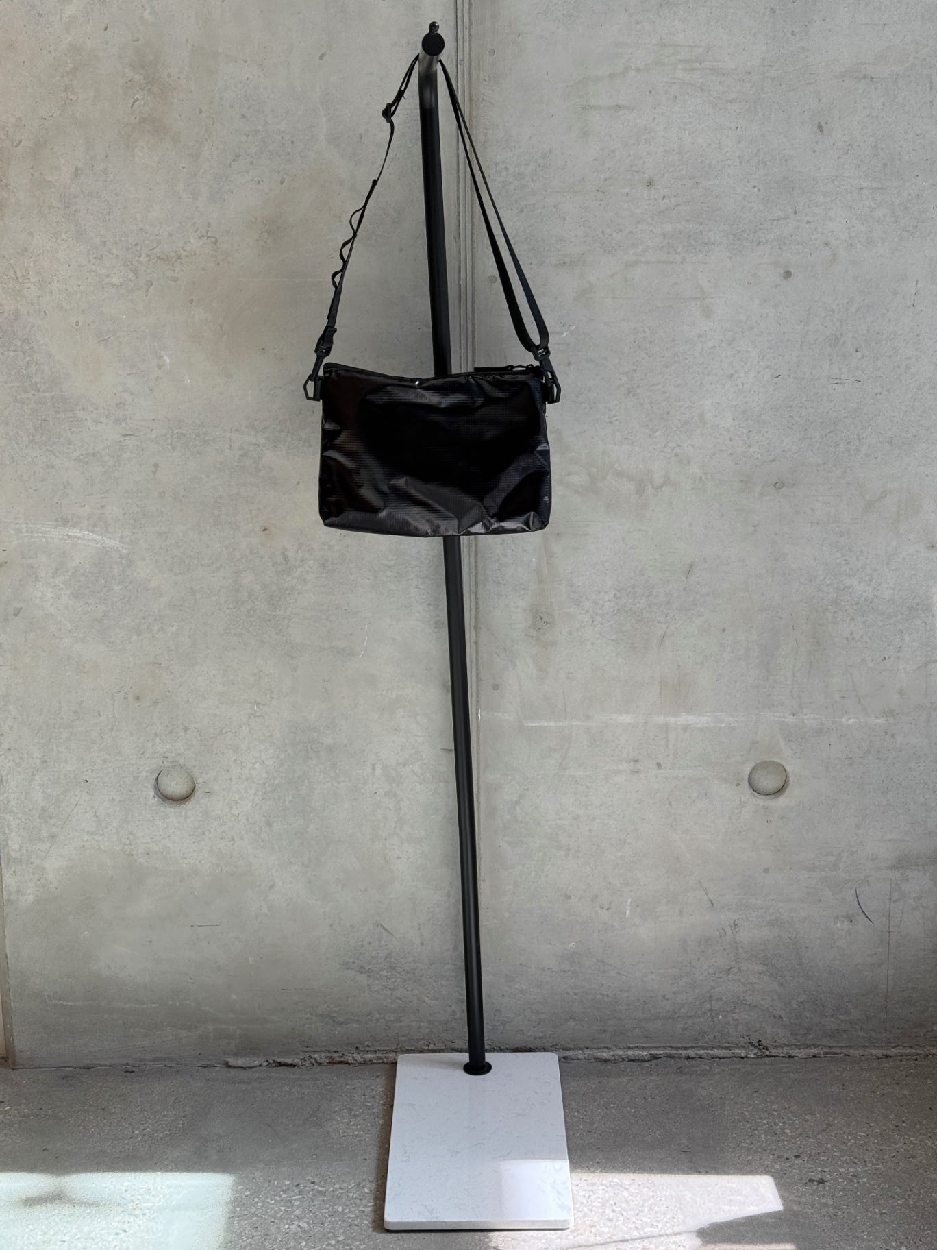 LEO RELOVED O/S Black Rains 