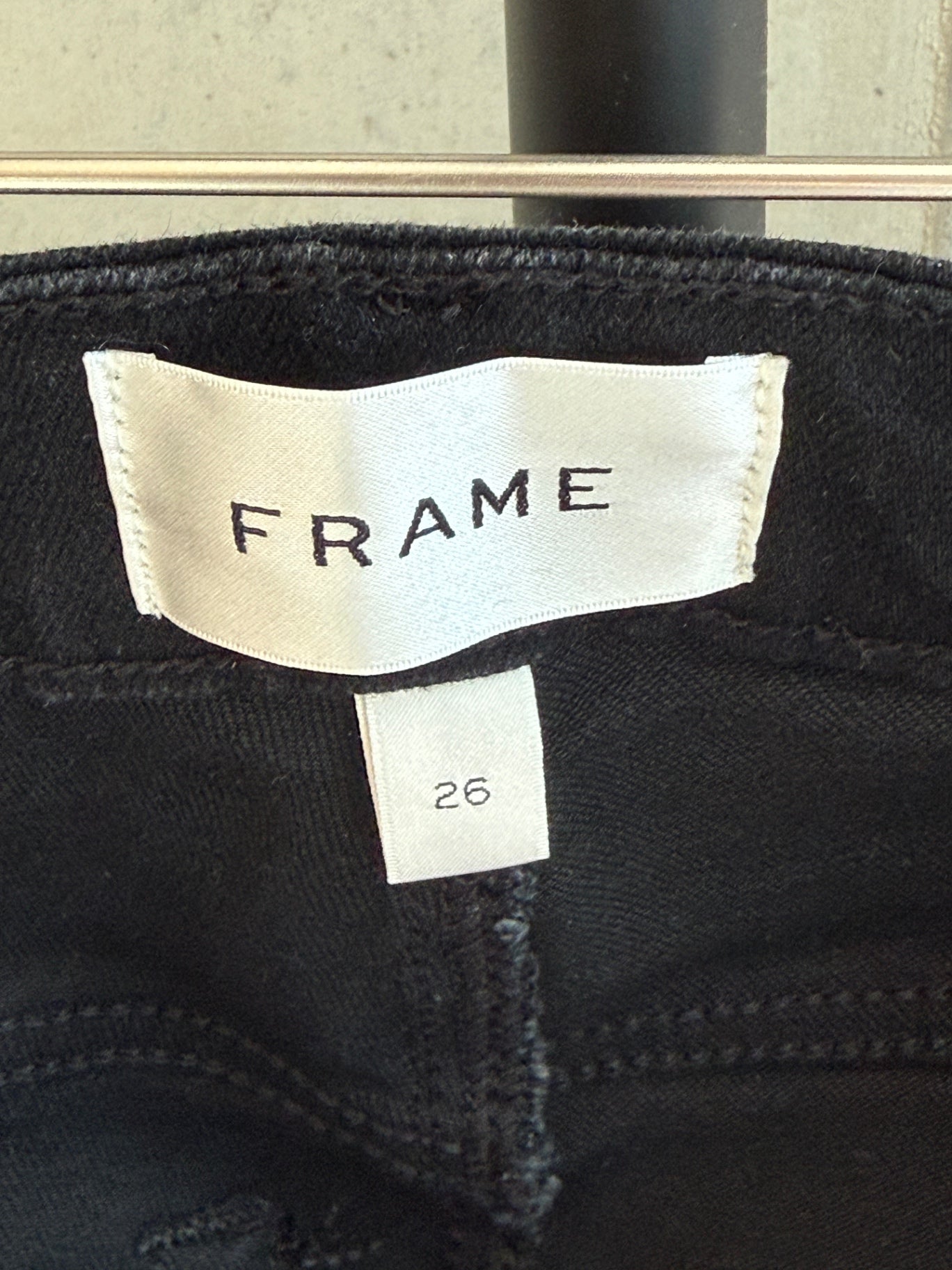 LEO RELOVED 26 Black FRAME