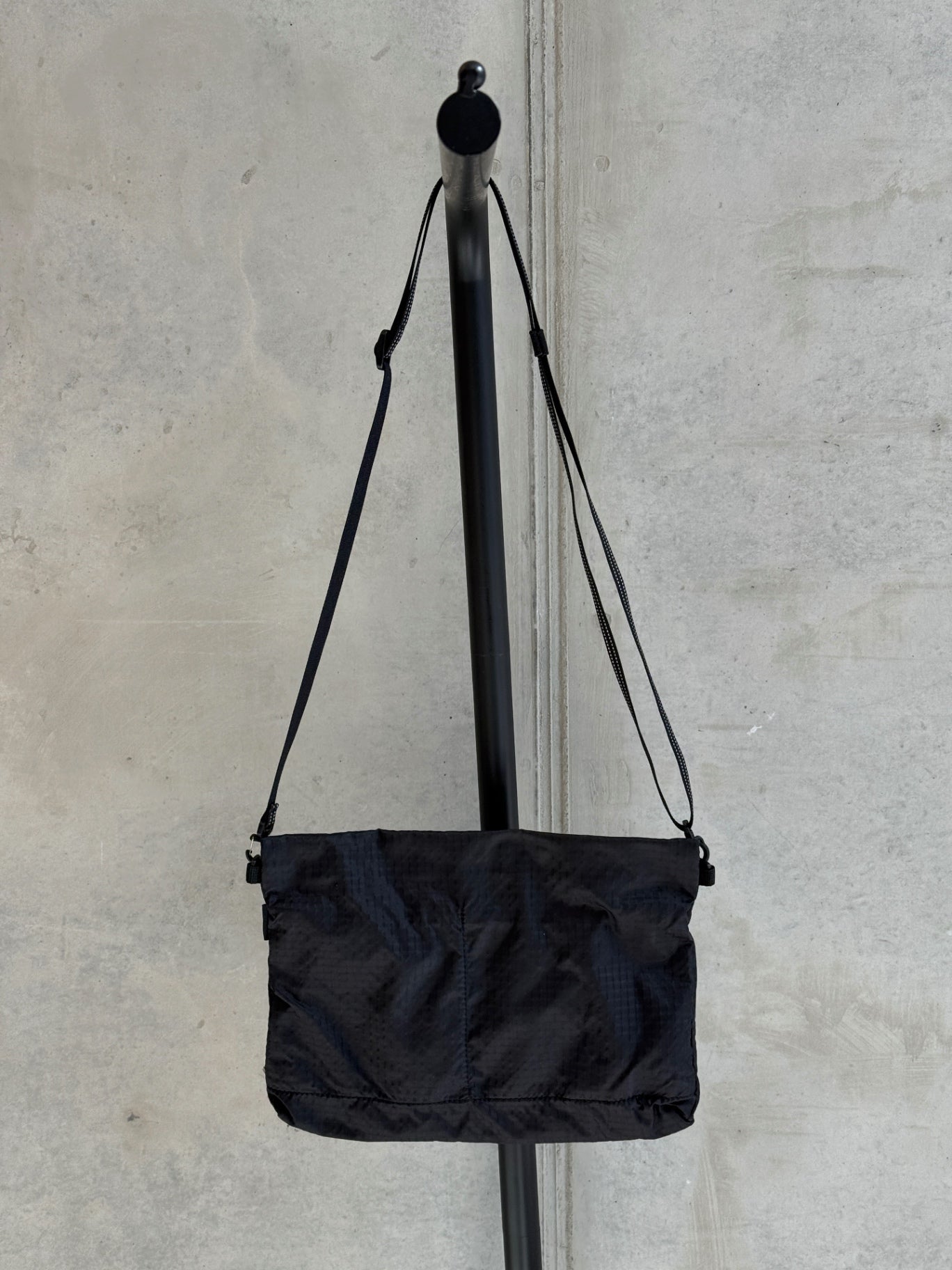 LEO RELOVED O/S Black GRAMiCCI