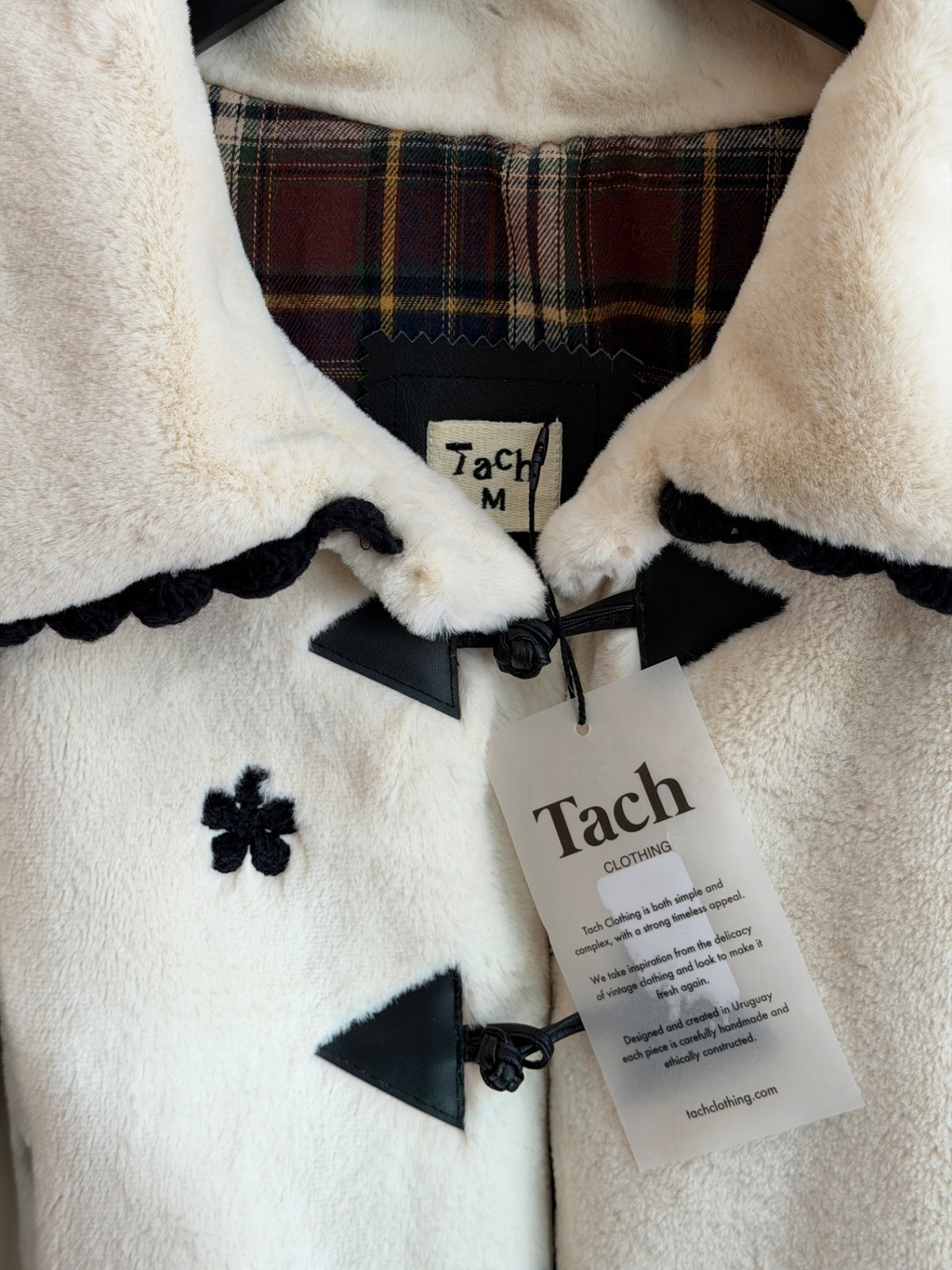 LEO RELOVED M Cream With Black Embroidery TACH