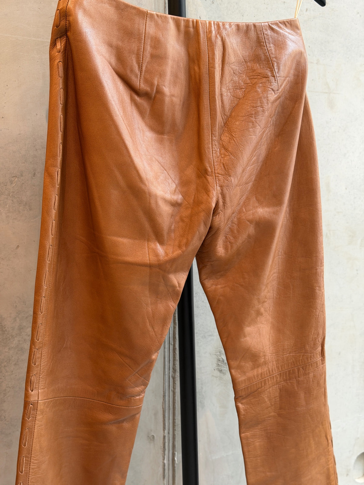 LEO RELOVED 6 Brown IDENTIFY