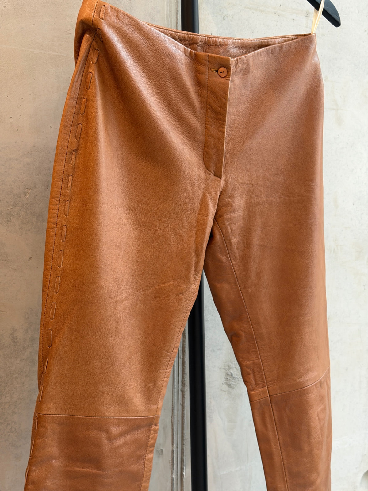 LEO RELOVED 6 Brown IDENTIFY