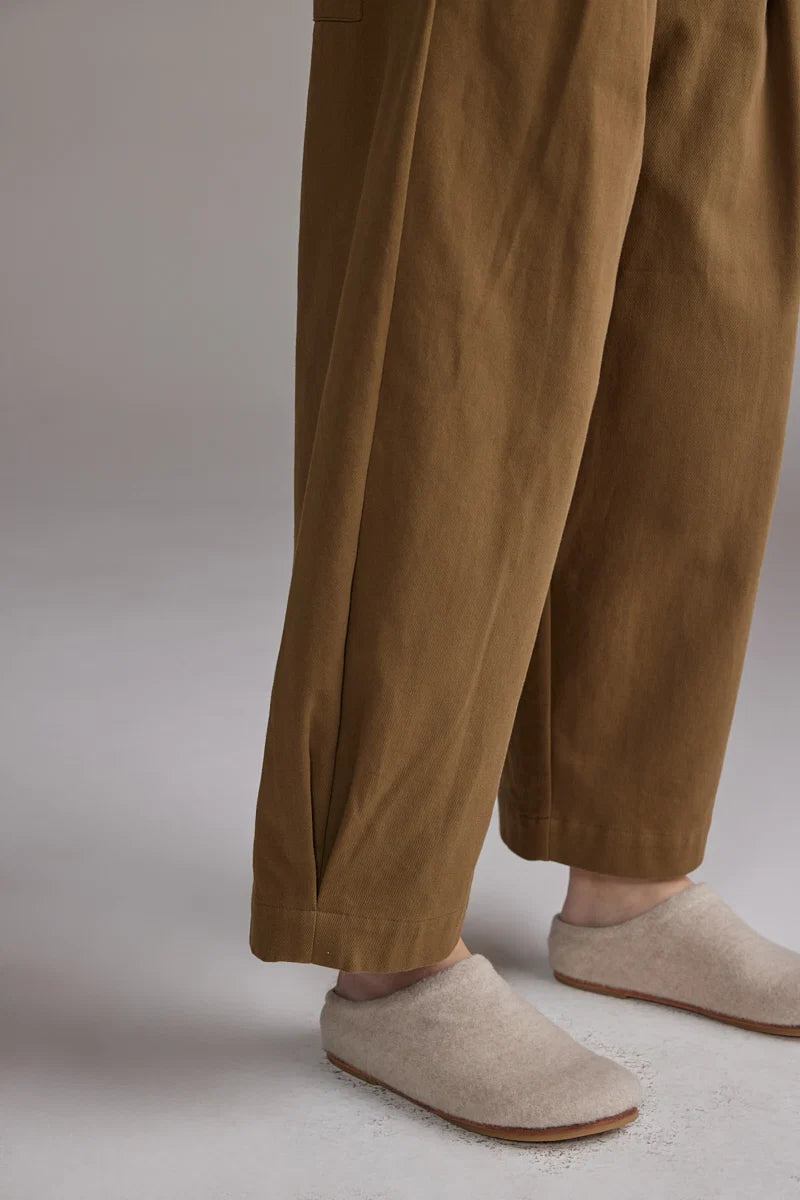 LEO BOUTIQUE Pleated Volume Pants | Curry AMENTE