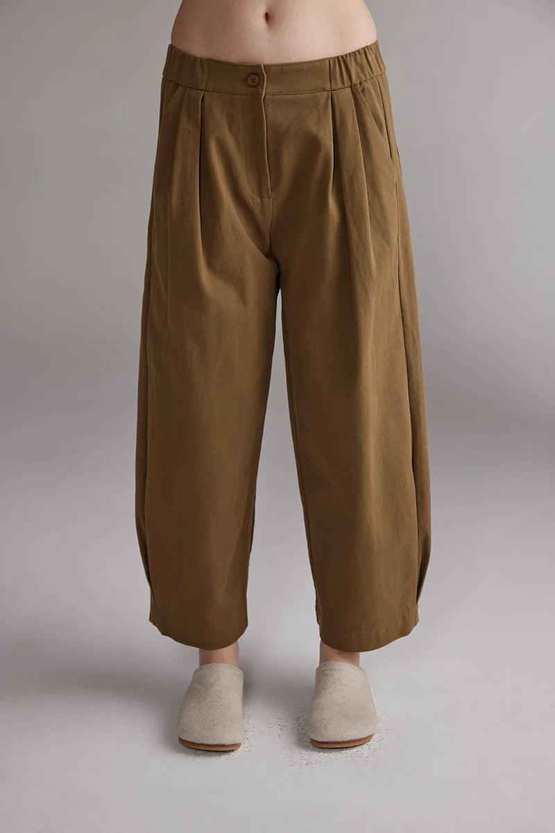 LEO BOUTIQUE Pleated Volume Pants | Curry AMENTE