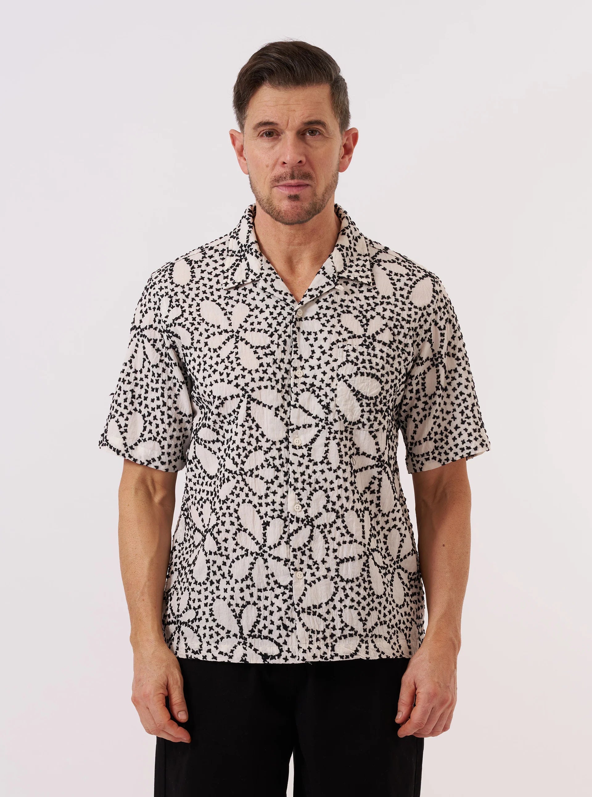 UNIVERSAL WORKS Road Shirt | Ecru/Black LEO BOUTIQUE