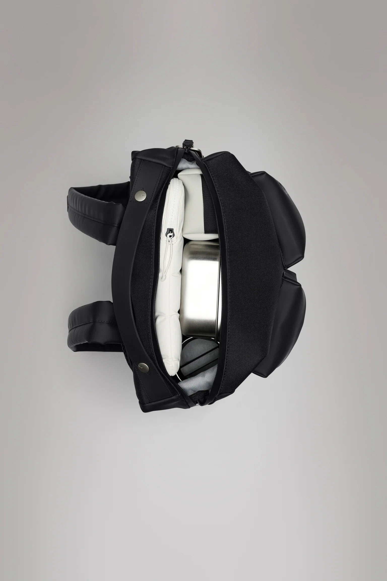 RAINS Otaru Backpack | Navy LEO BOUTIQUE