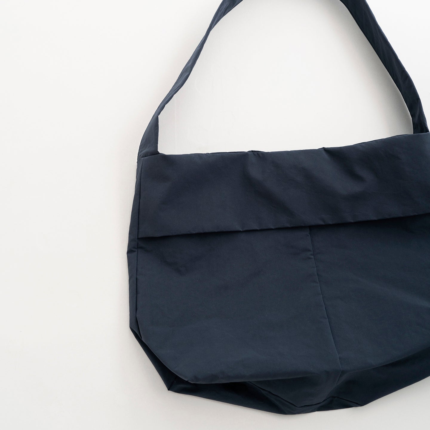 STILL BY HAND Cross Body Bag | Navy LEO BOUTIQUE