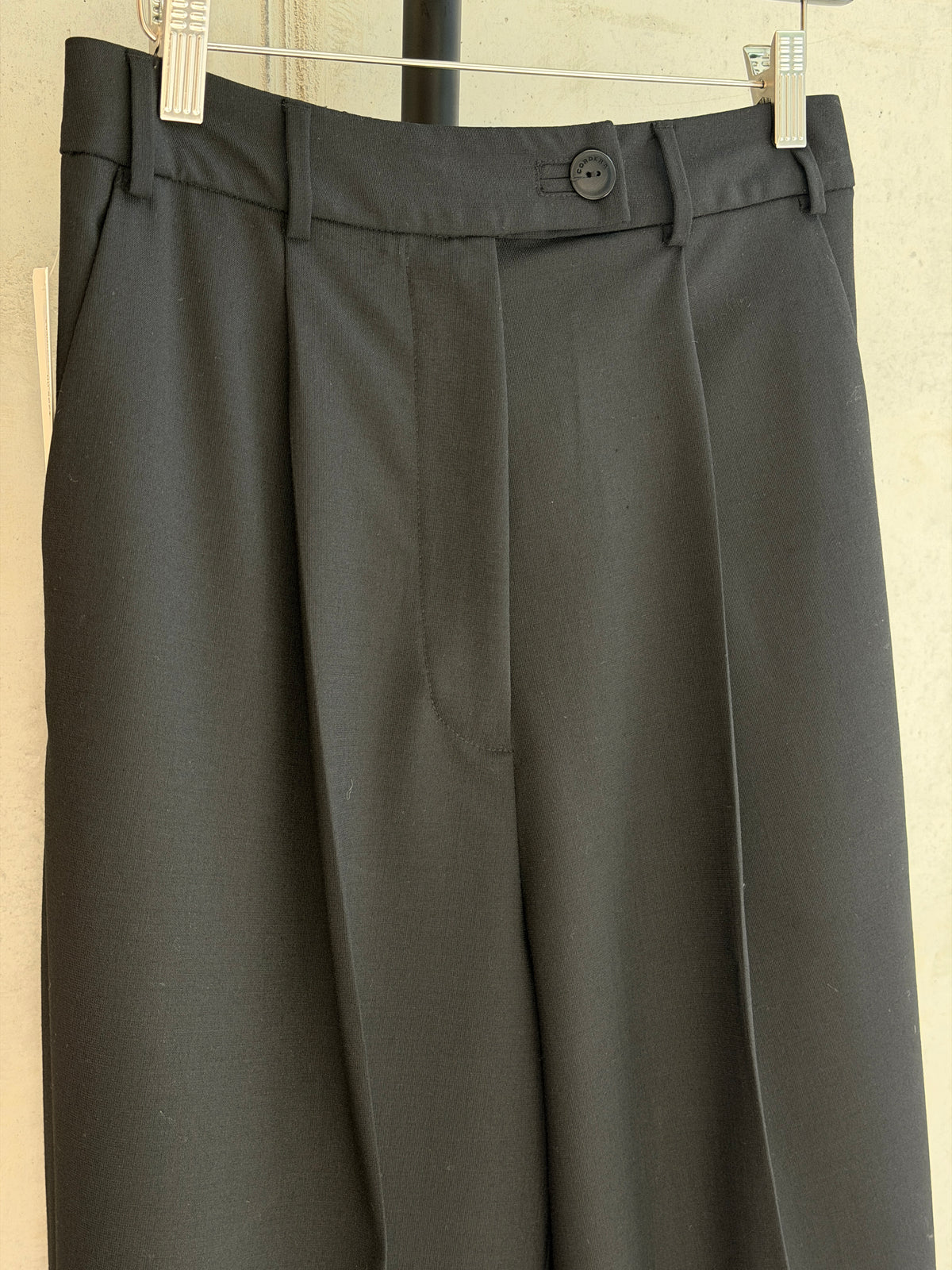 LEO RELOVED O/S Black CORDERA