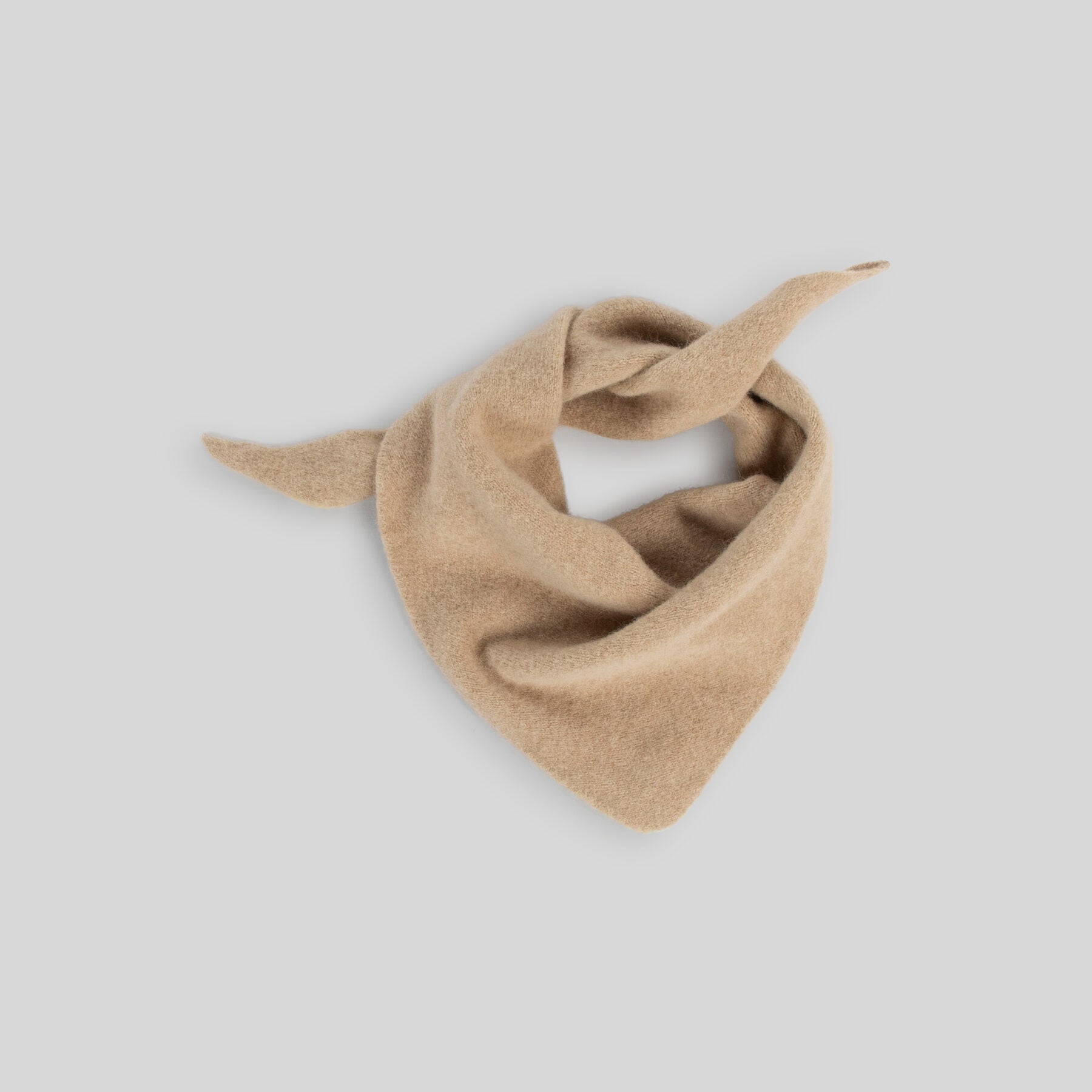LE BONNET Knitted scarf | Sand LEO BOUTIQUE