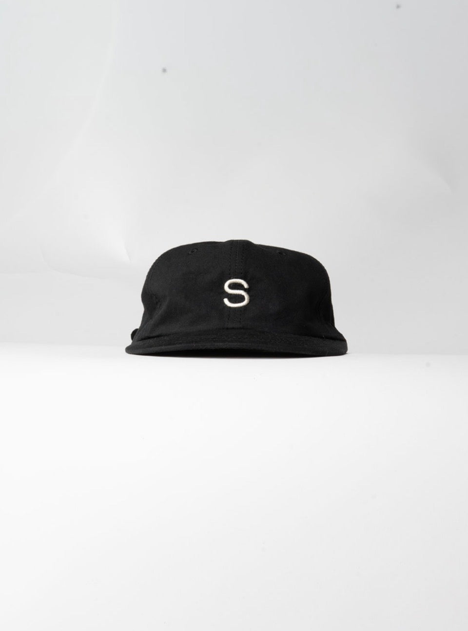 SATURDAY PROJECT 6 Panel Hat | Black LEO BOUTIQUE