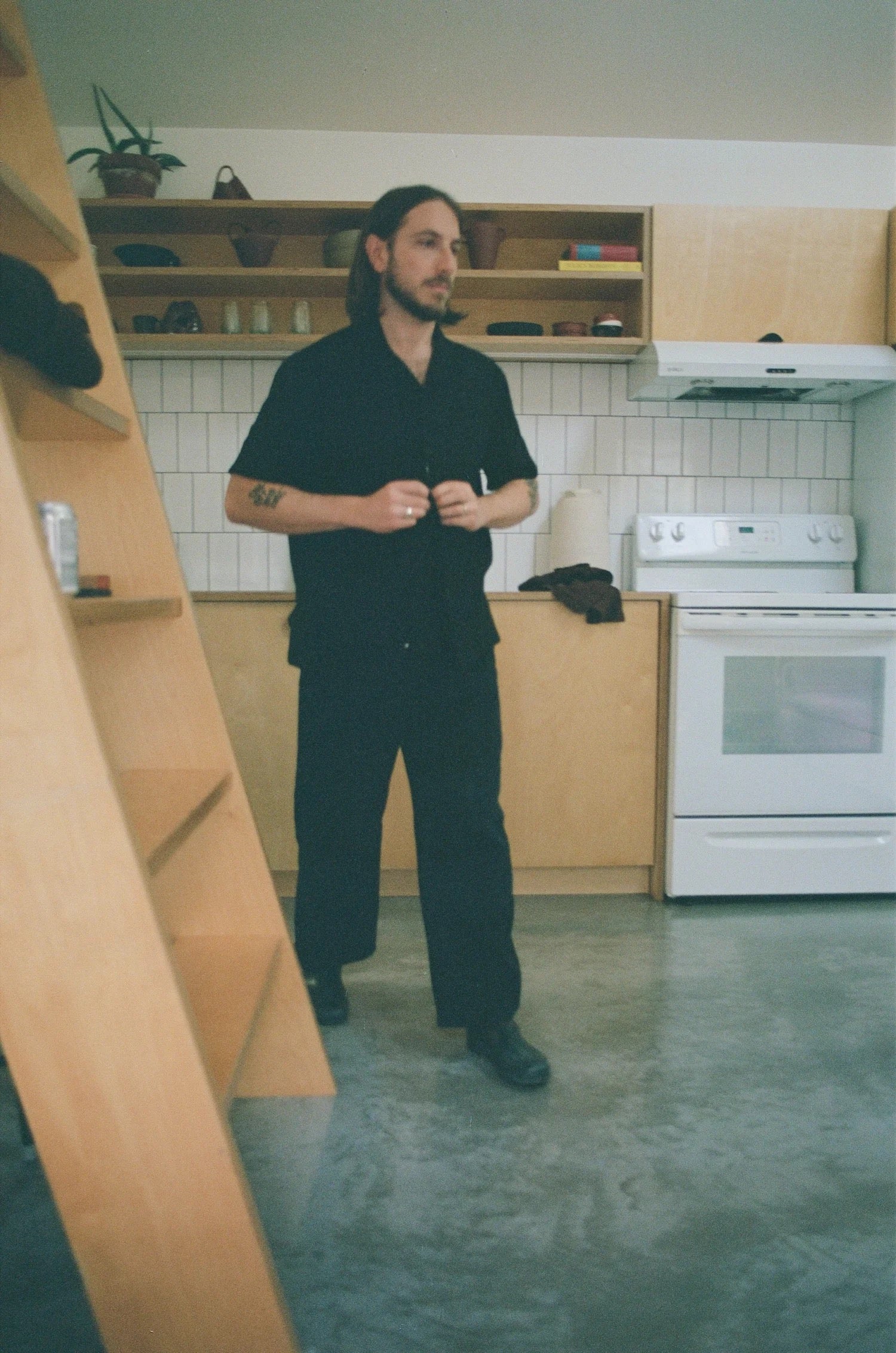 SATURDAY PROJECT French Linen Chore Shirt | Black LEO BOUTIQUE 