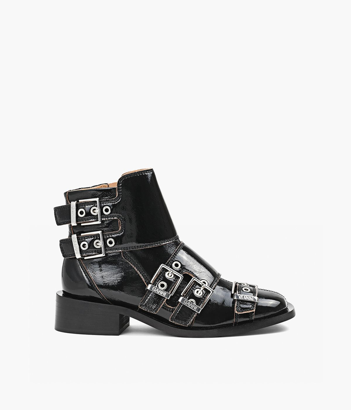 Feminine Buckle Boot Naplack | Black