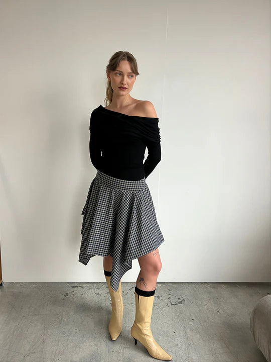 LEO BOUTIQUE Accent Top | Black A BRONZE AGE