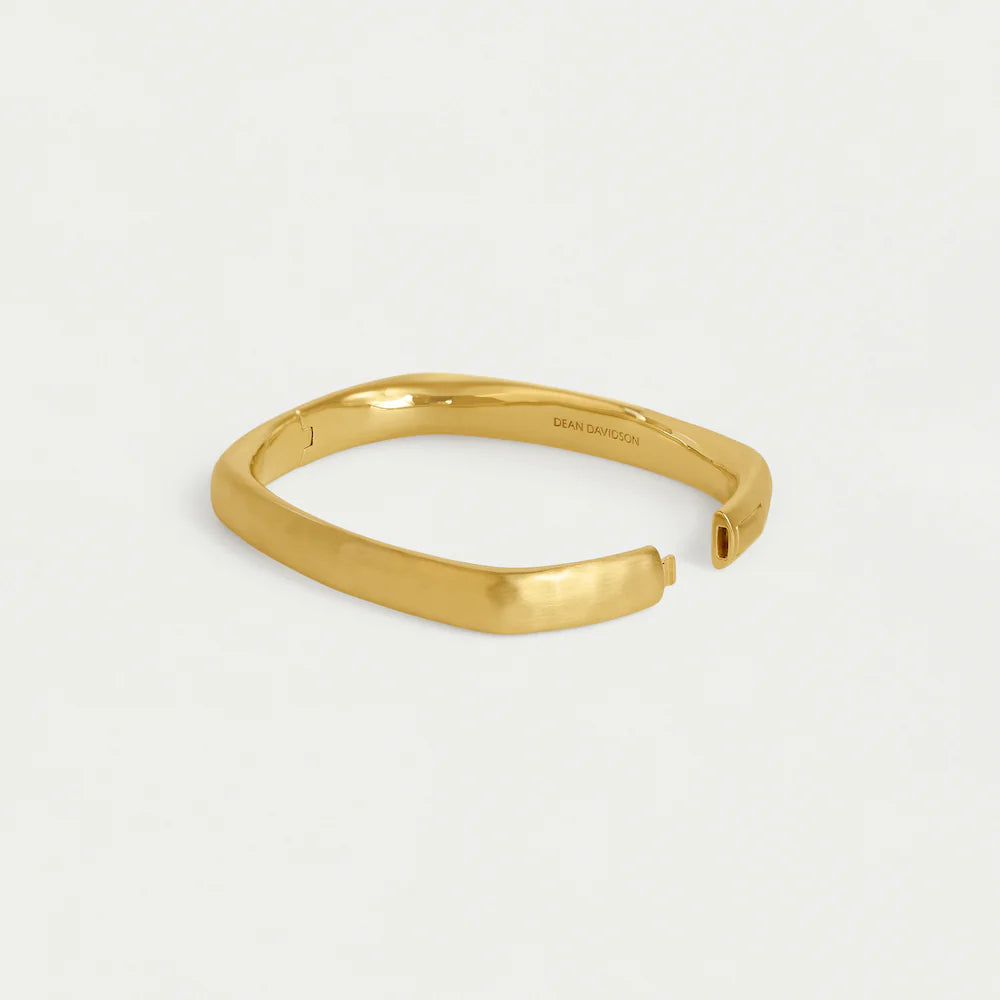 LEO BOUTIQUE Mara Hinged Bangle | Gold DEAN DAVIDSON