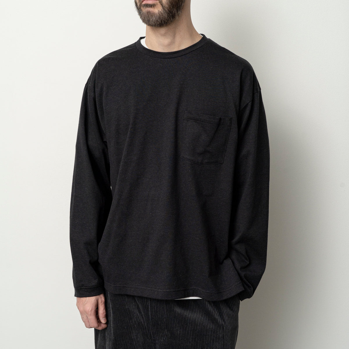 STILL BY HAND Loose Pocket L/S | Charcoal LEO BOUTIQUE