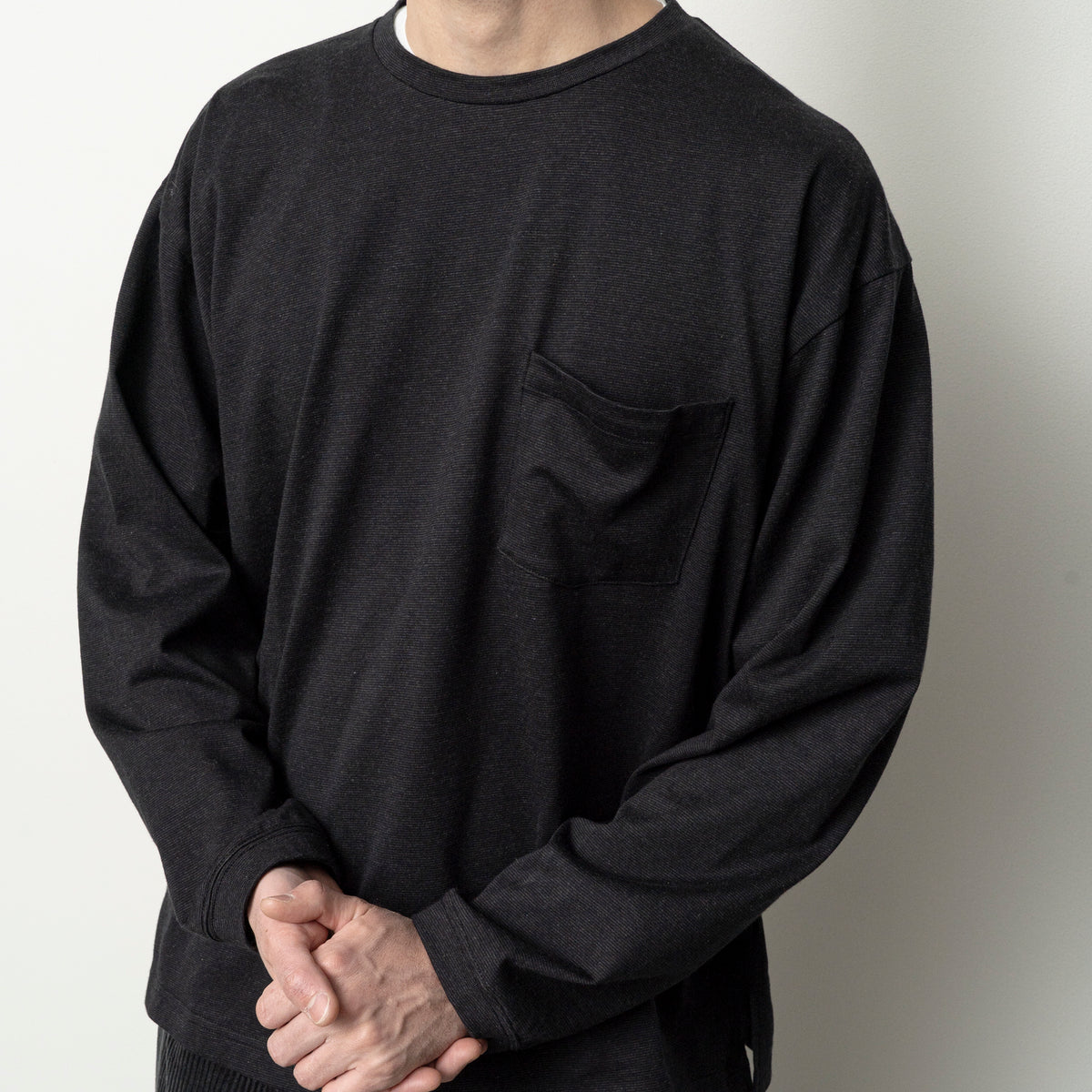 STILL BY HAND Loose Pocket L/S | Charcoal LEO BOUTIQUE