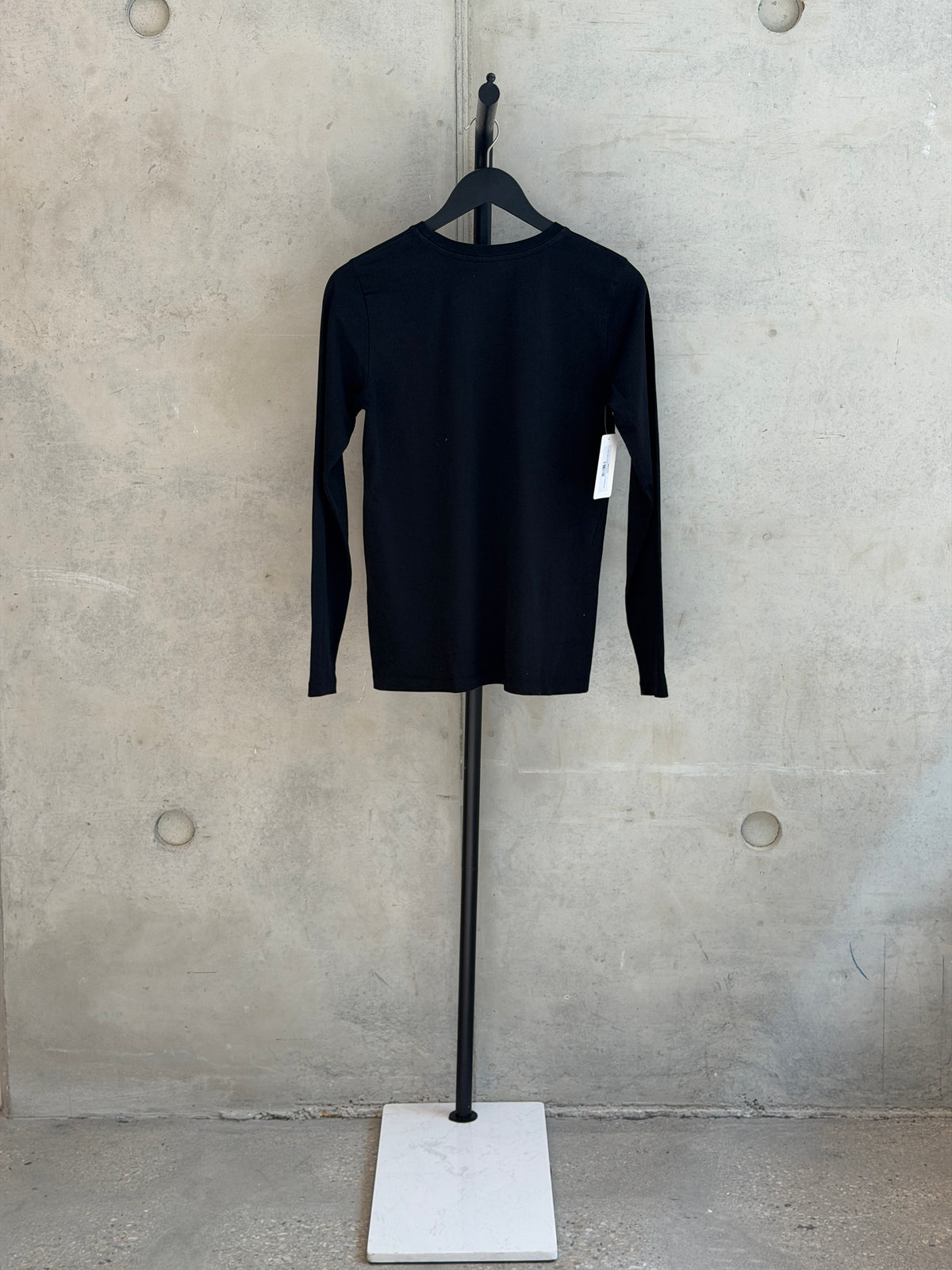 LEO RELOVED S Black L/S Kowtow
