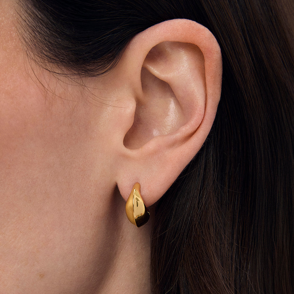 DEAN DAVIDSON Tao Huggie Hoops | Gold E1195-G LEO BOUTIQUE