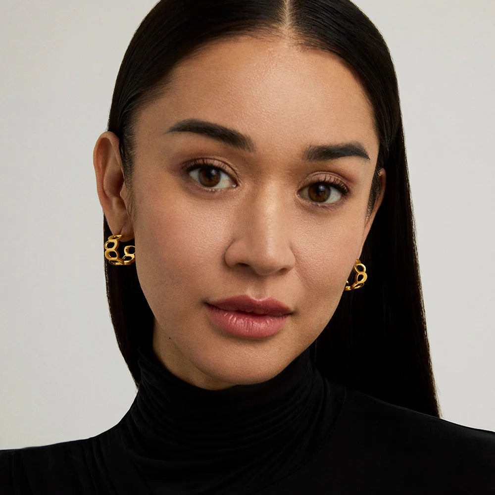 LEO BOUTIQUE Crosby Link Huggie Hoops | Gold E1065-G DEAN DAVIDSON