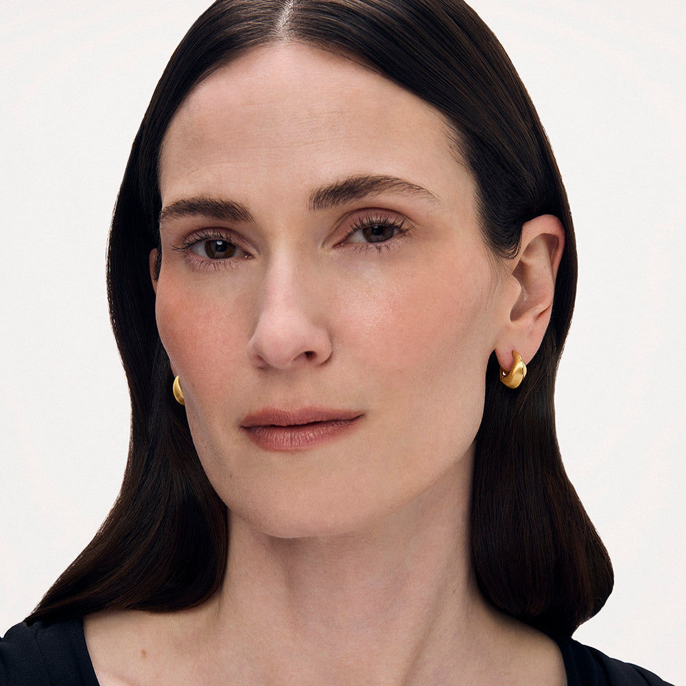 DEAN DAVIDSON Tao Huggie Hoops | Gold E1195-G LEO BOUTIQUE