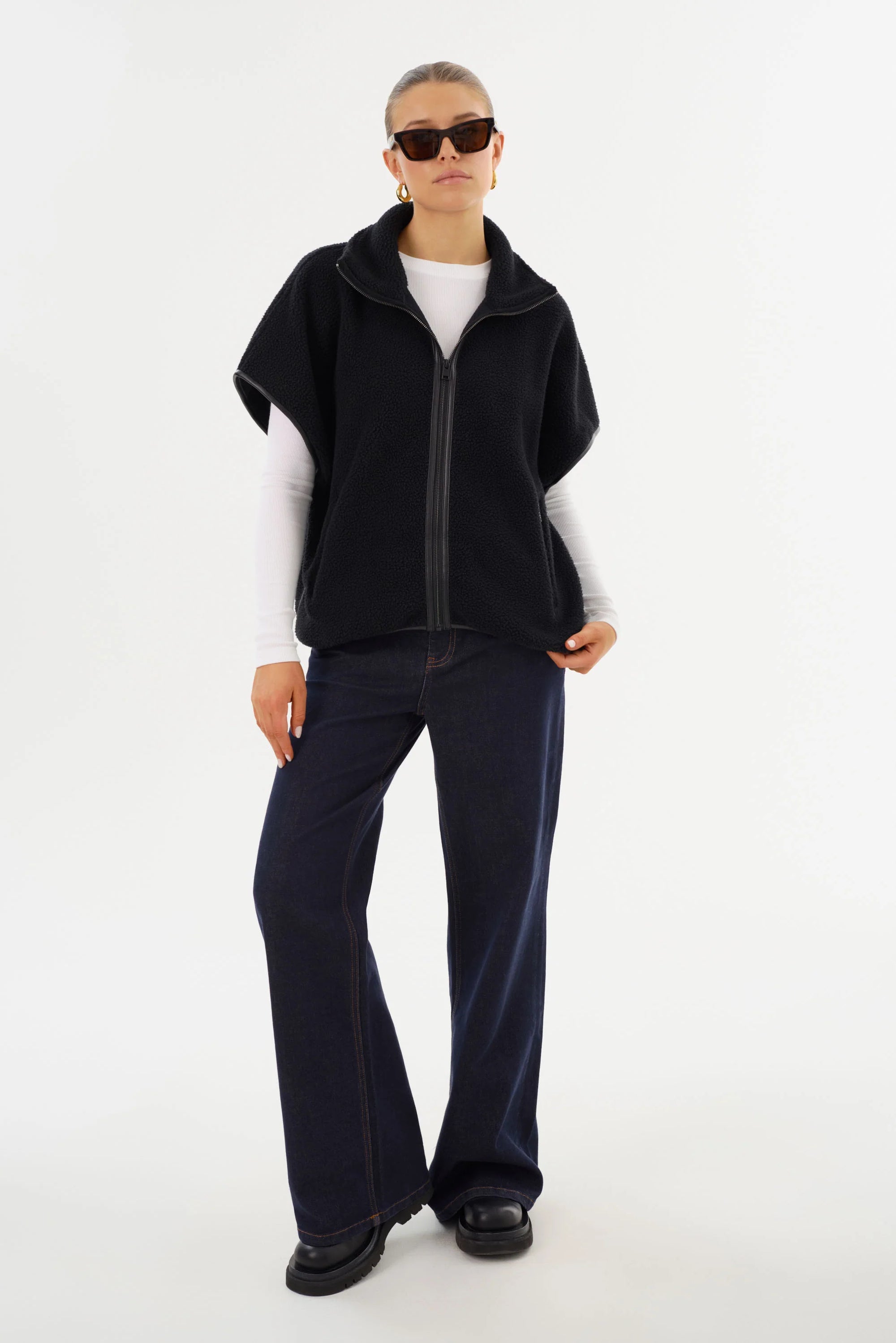 LEO BOUTIQUE Eudora Fleece Zip | Black LAMARQUE