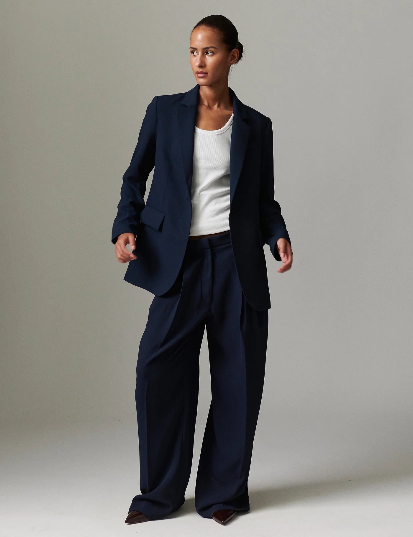 LEO BOUTIQUE Enzo Classic Pleated Trouser | Dark Sapphire DAY Birger et Mikkelsen 
