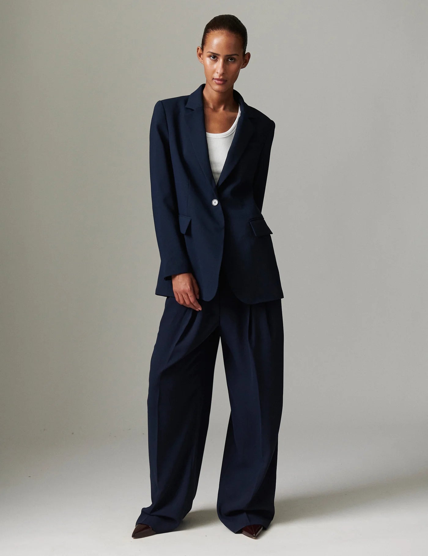 LEO BOUTIQUE Enzo Classic Pleated Trouser | Dark Sapphire DAY Birger et Mikkelsen 